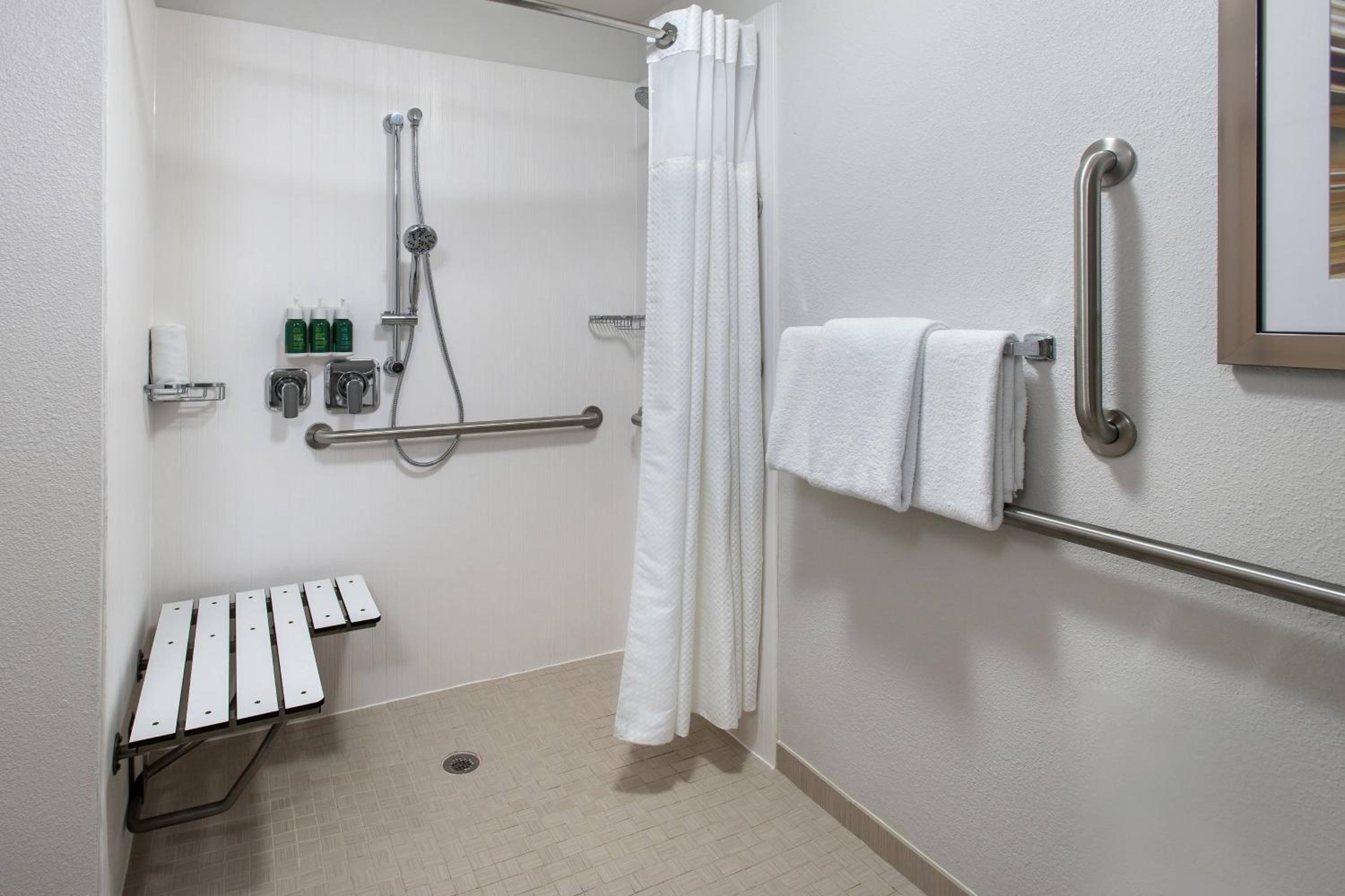 King Room with Sofa Bed - Hearing Accessible - Photo 5