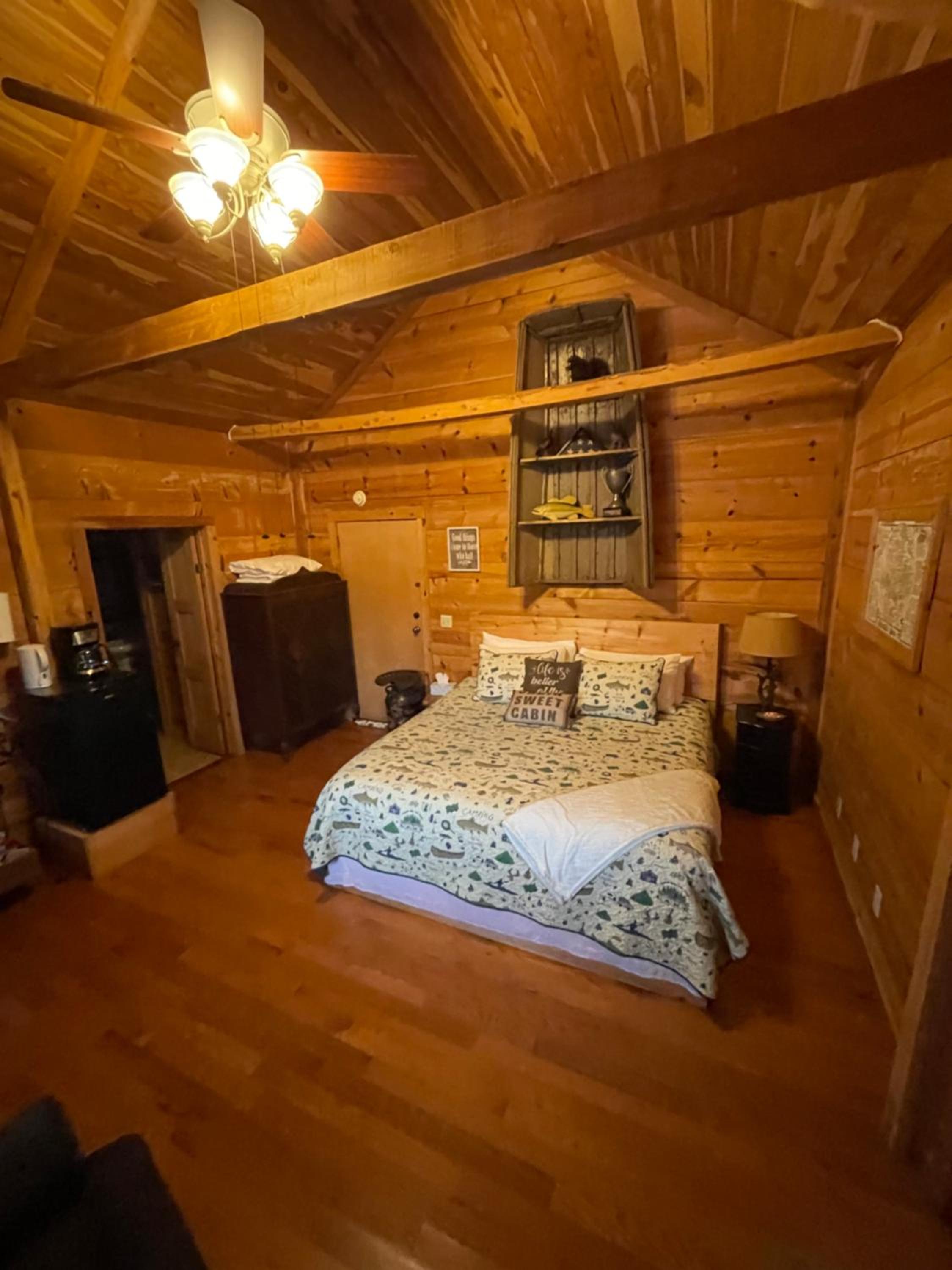 Deluxe King Room photo 1
