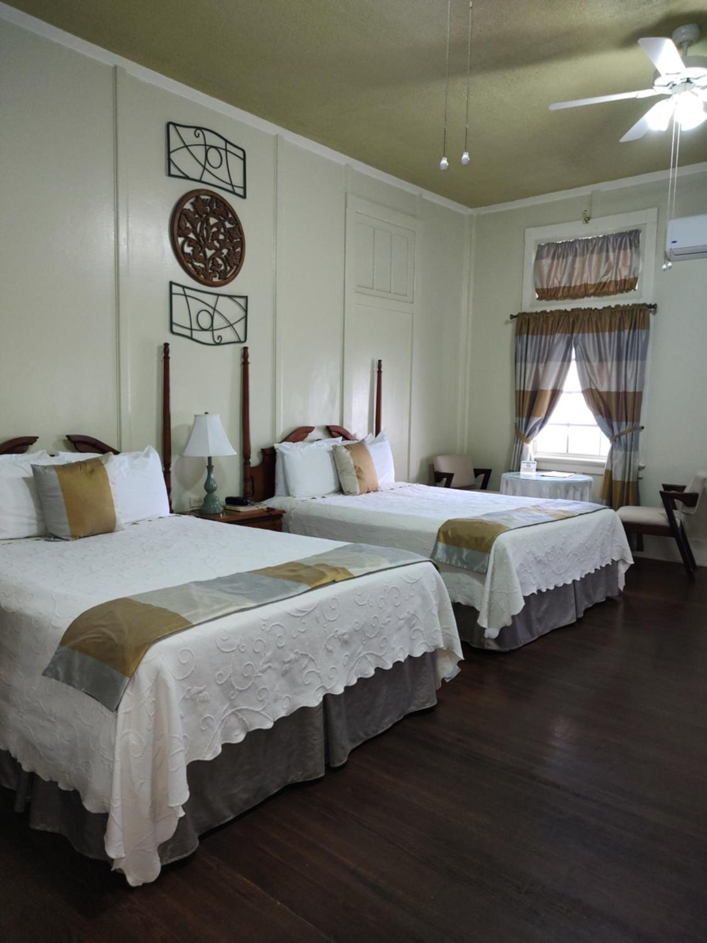 Deluxe Colonial Queen Room - 2 Queen Beds (Verandah Access) - Photo 3