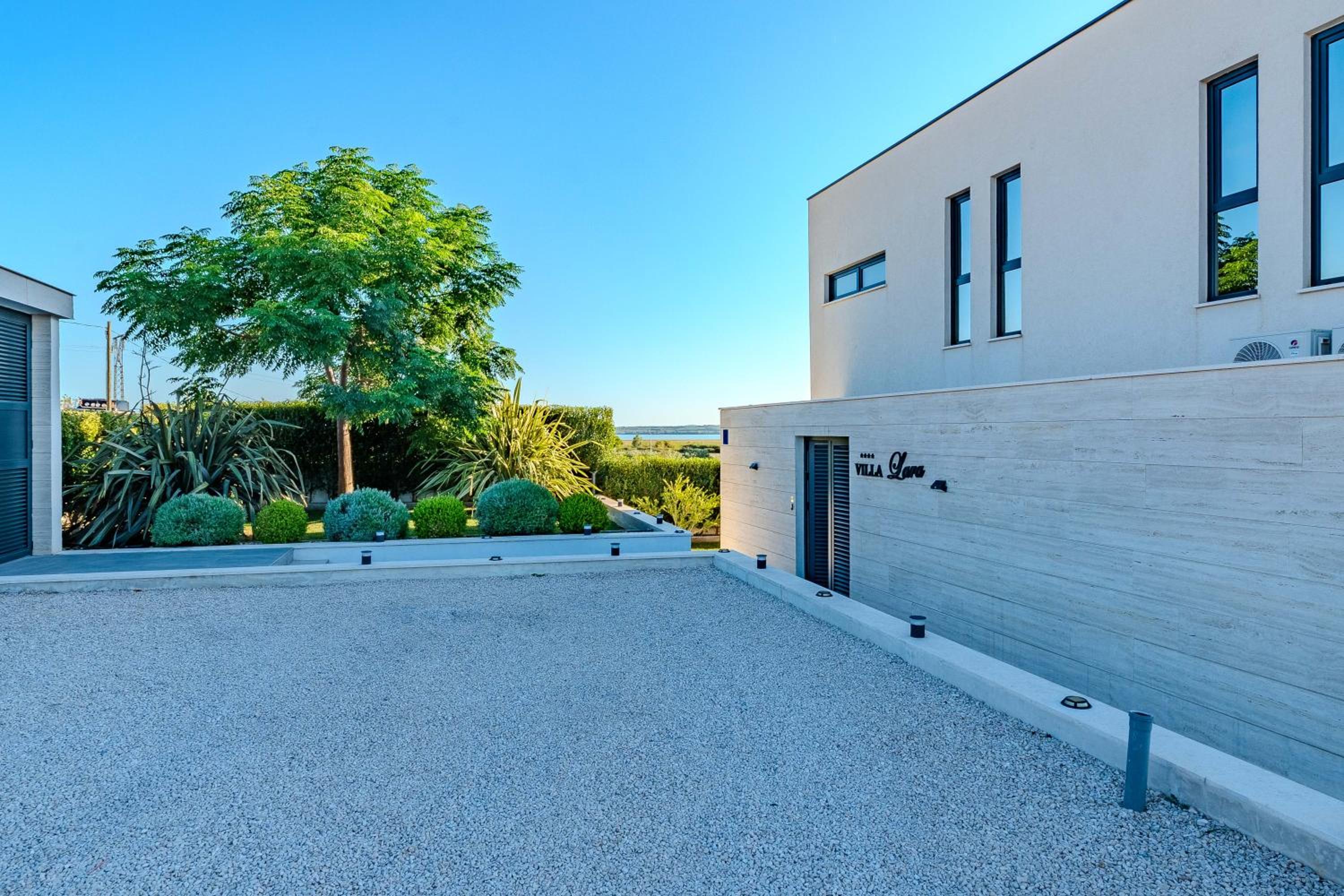 Villa photo 3