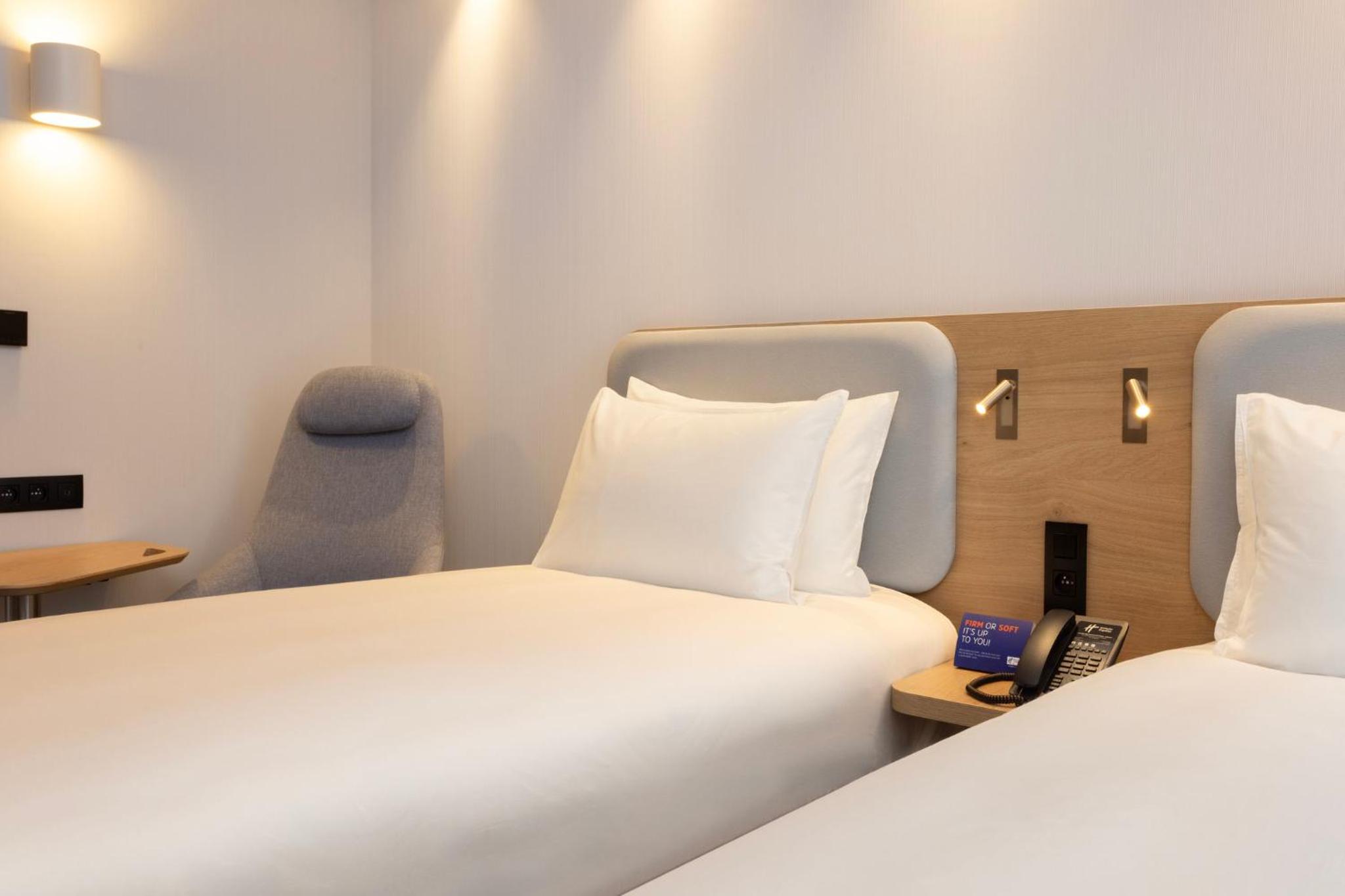 Standard Twin Room with Free Breakfast photo 2