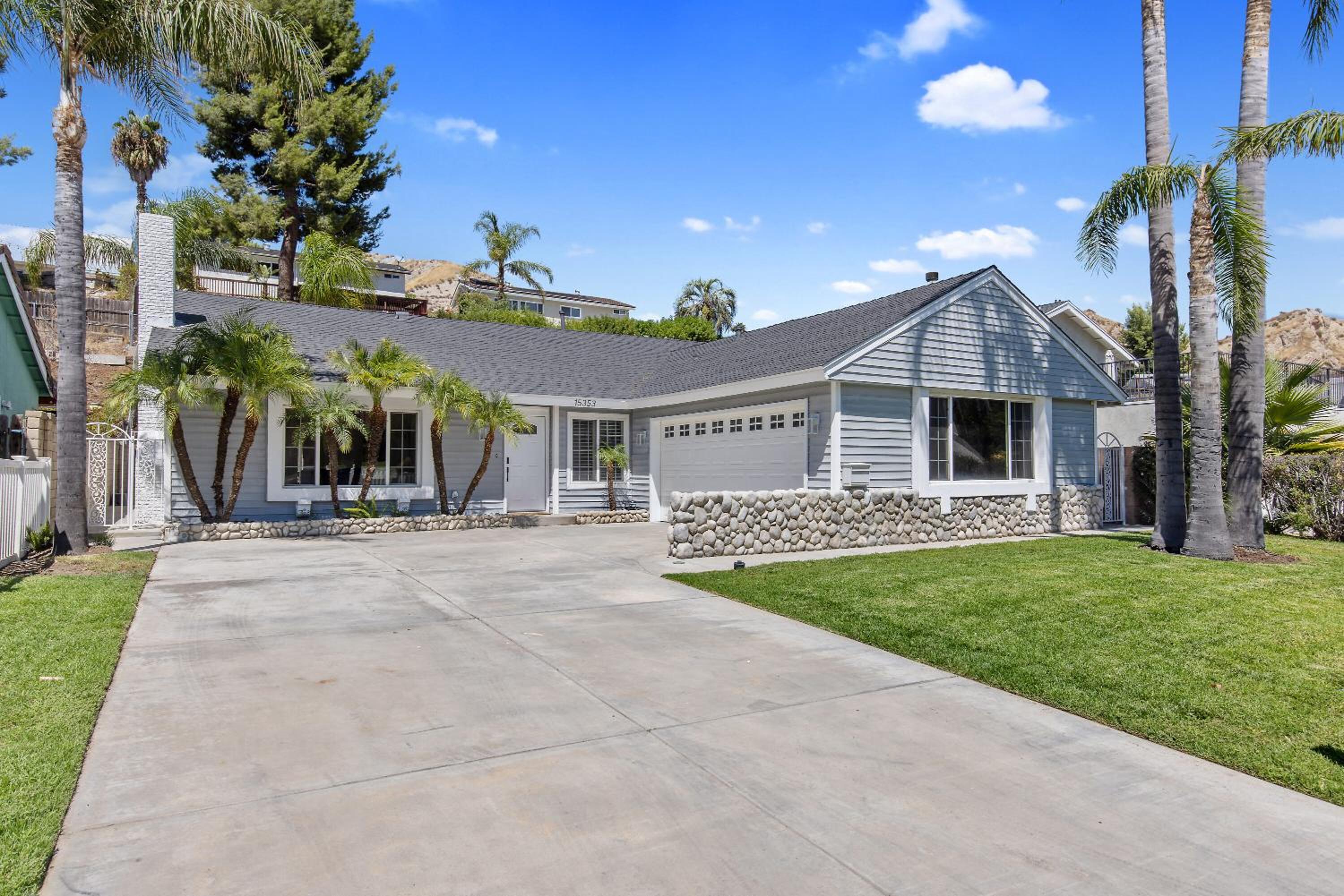 Five-Bedroom House photo 2