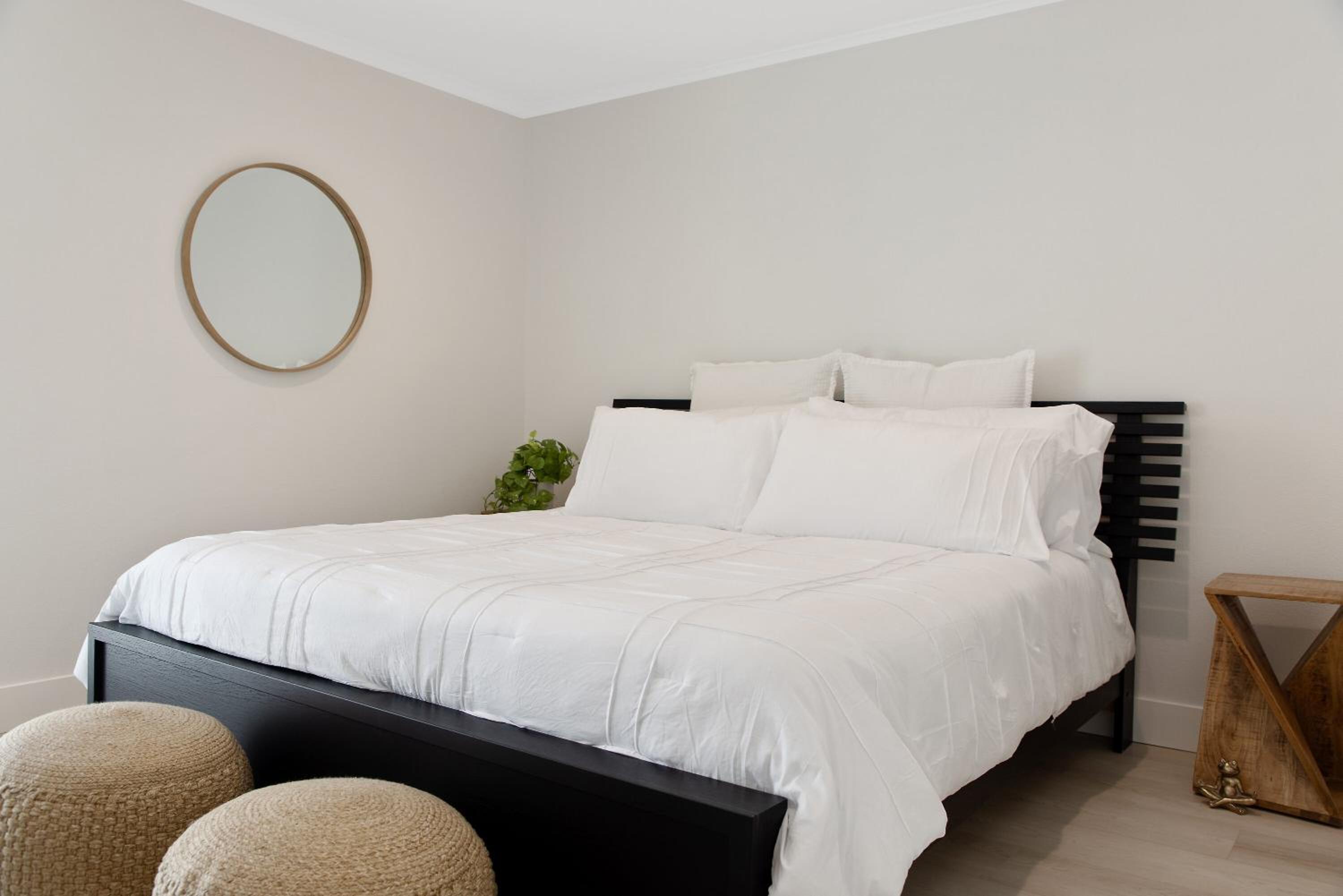 Five-Bedroom House photo 3