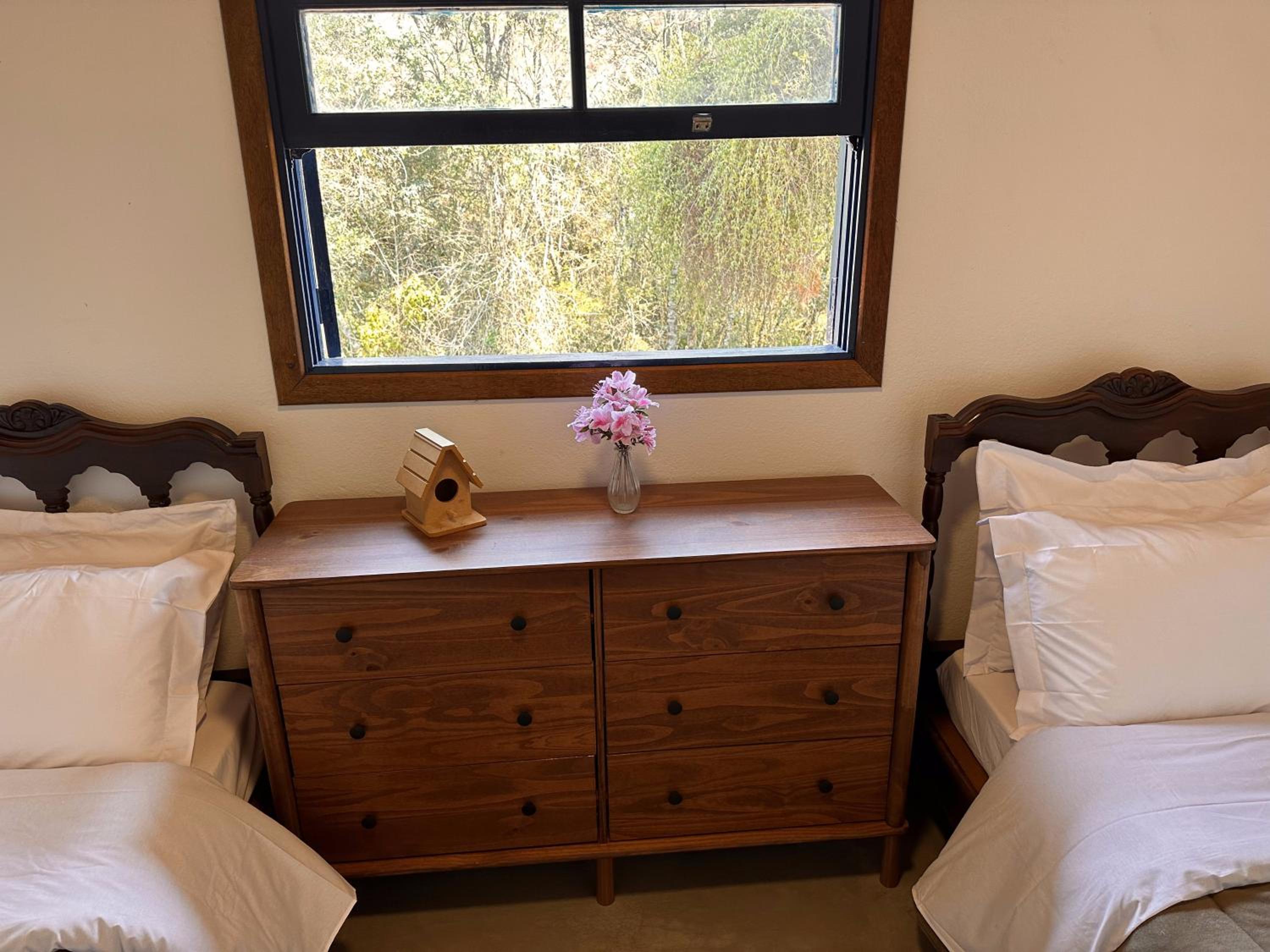 Family Room with Mountain View - Photo 2