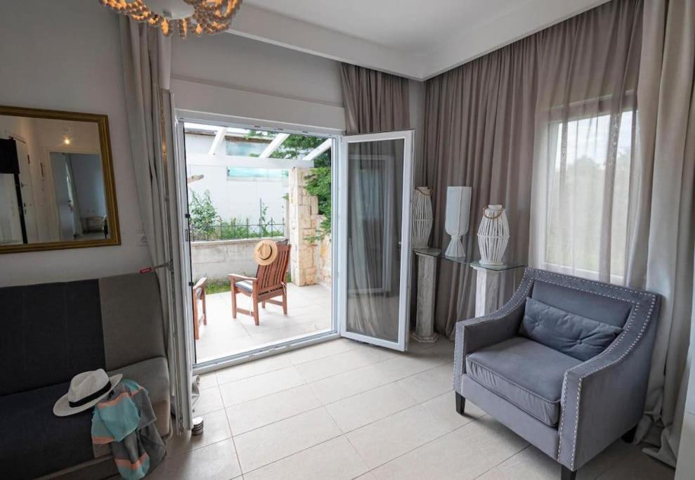One-Bedroom House photo 1