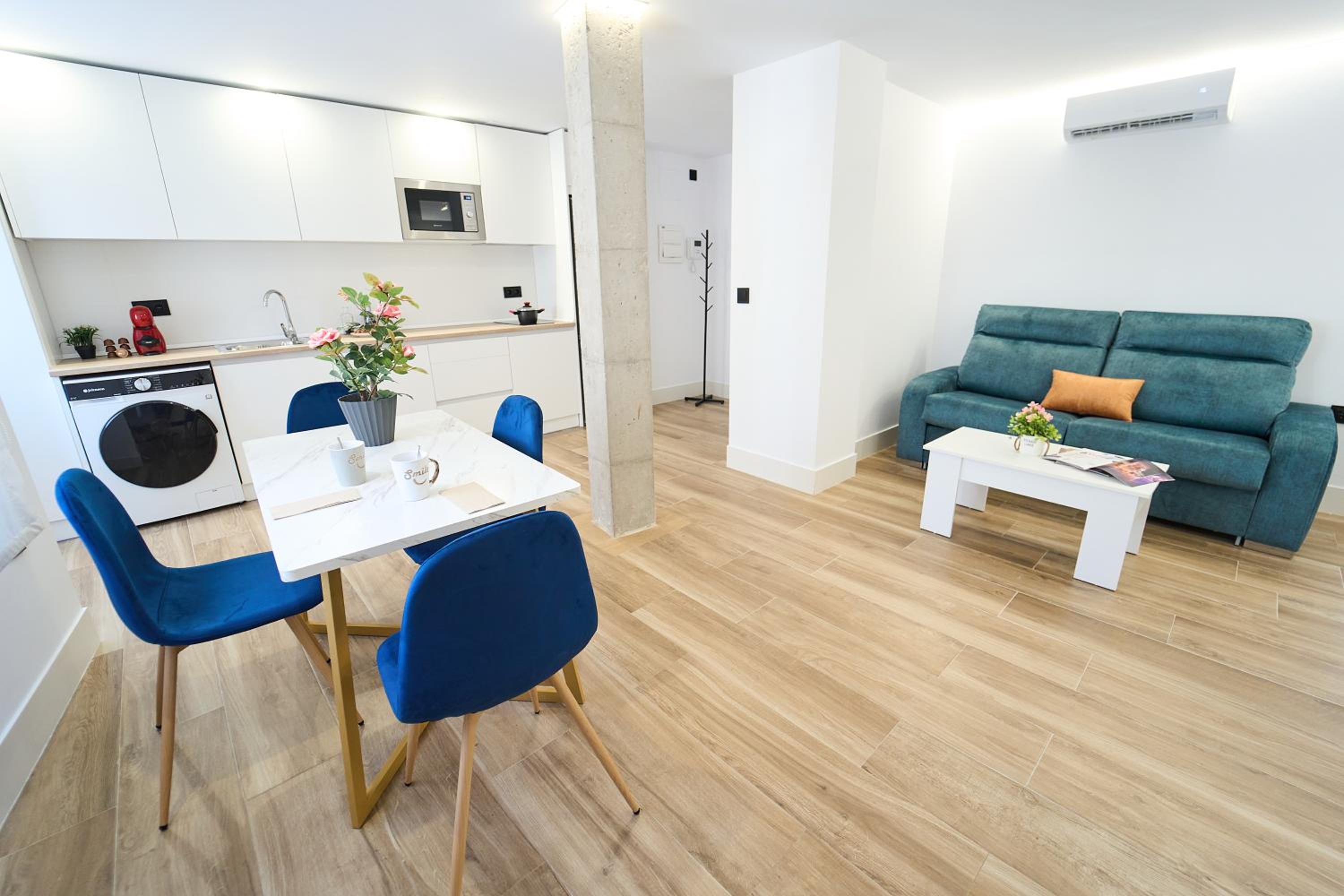 One-Bedroom Apartment photo 2