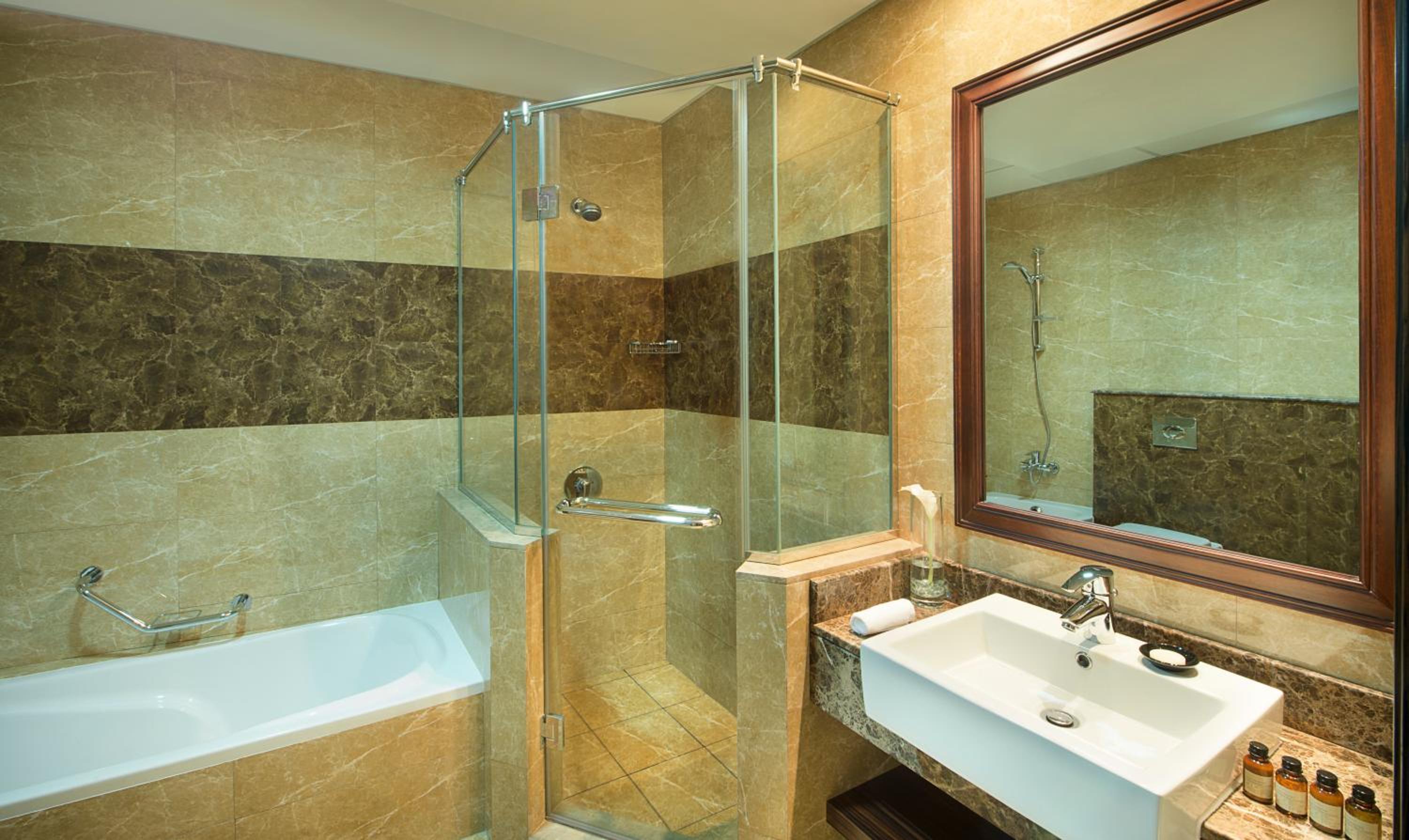 Deluxe King Room - Photo 3