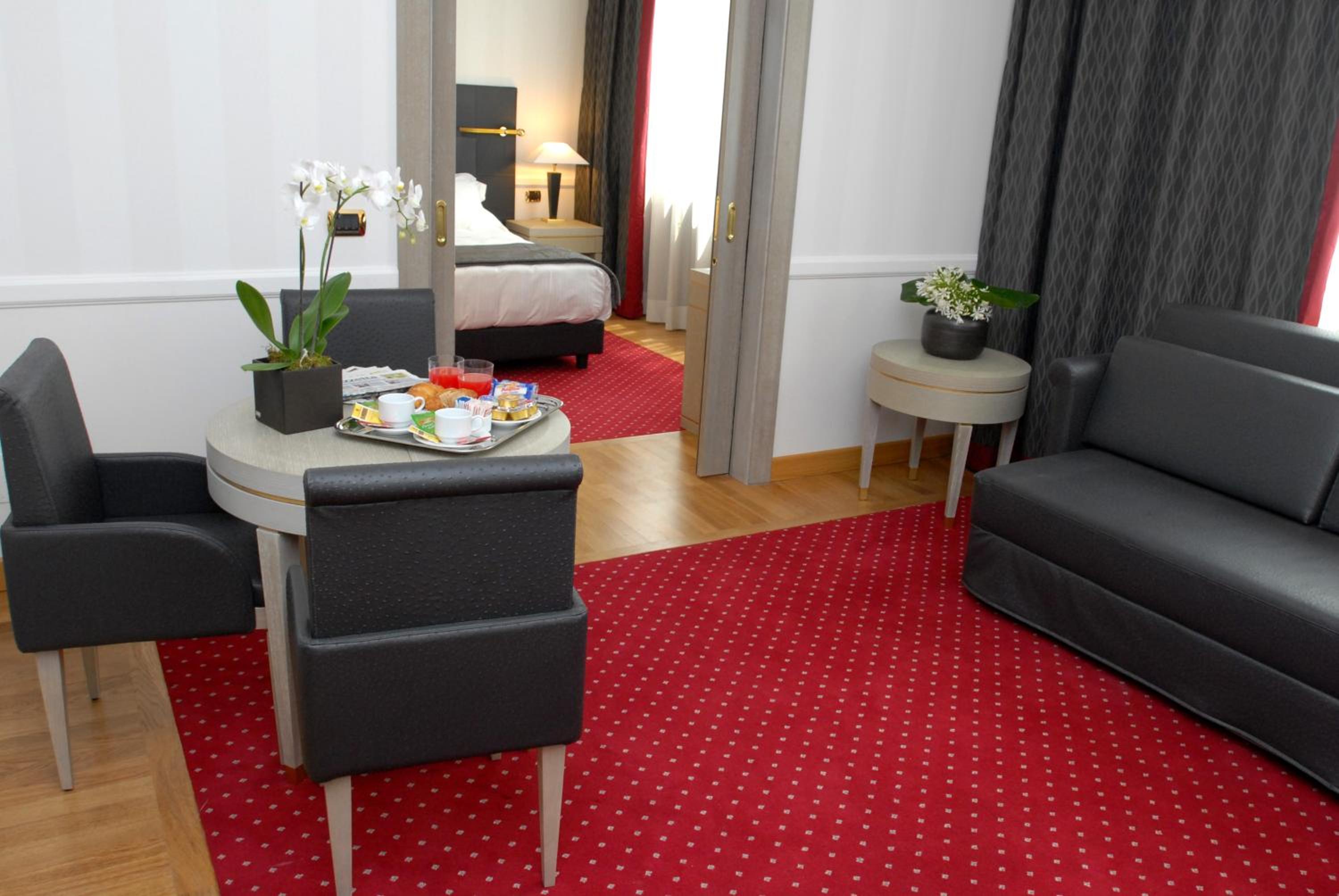 Suite - Photo 5