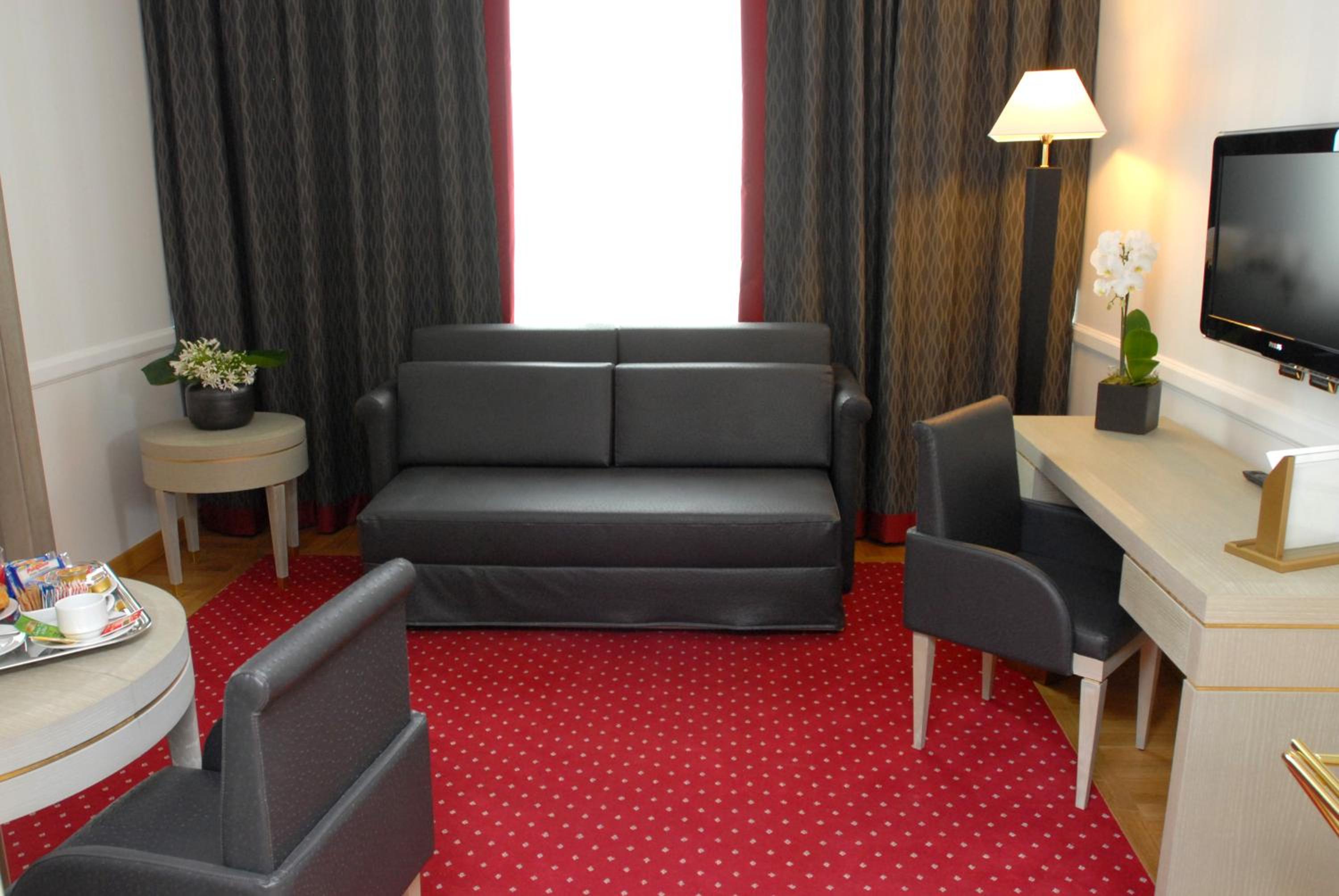 Suite - Photo 6