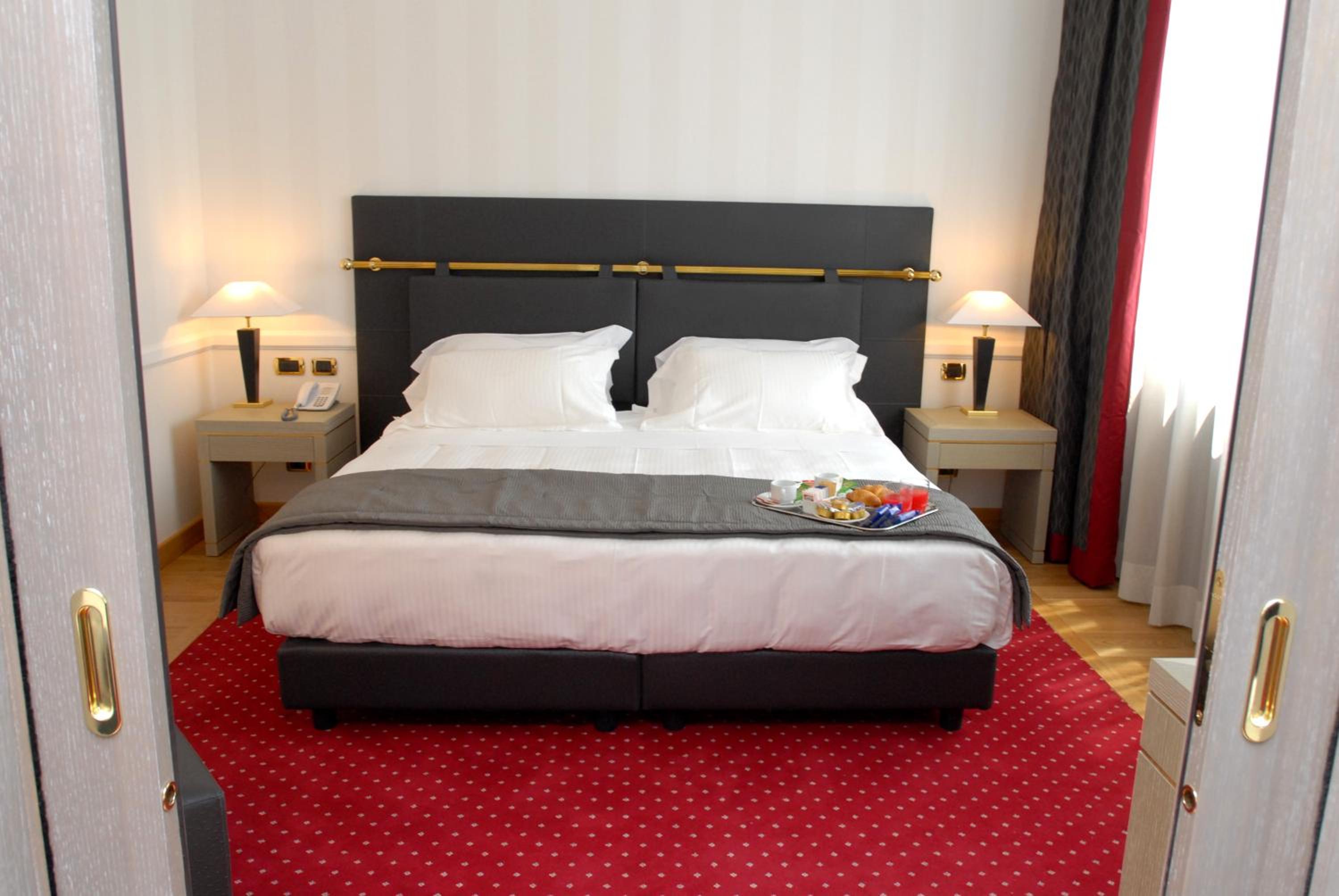 Suite - Photo 7