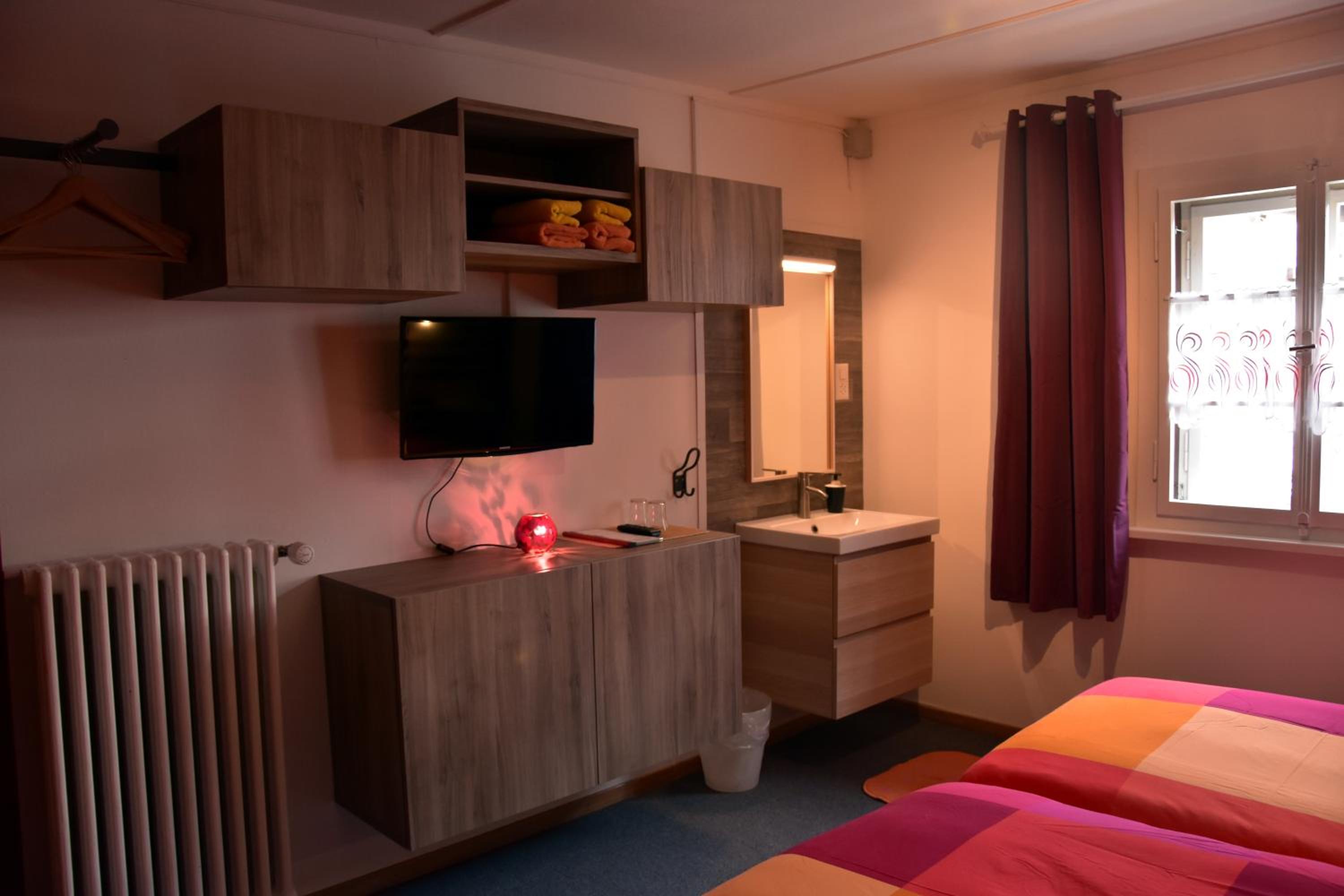 Double Room with Shared Bathroom photo 3