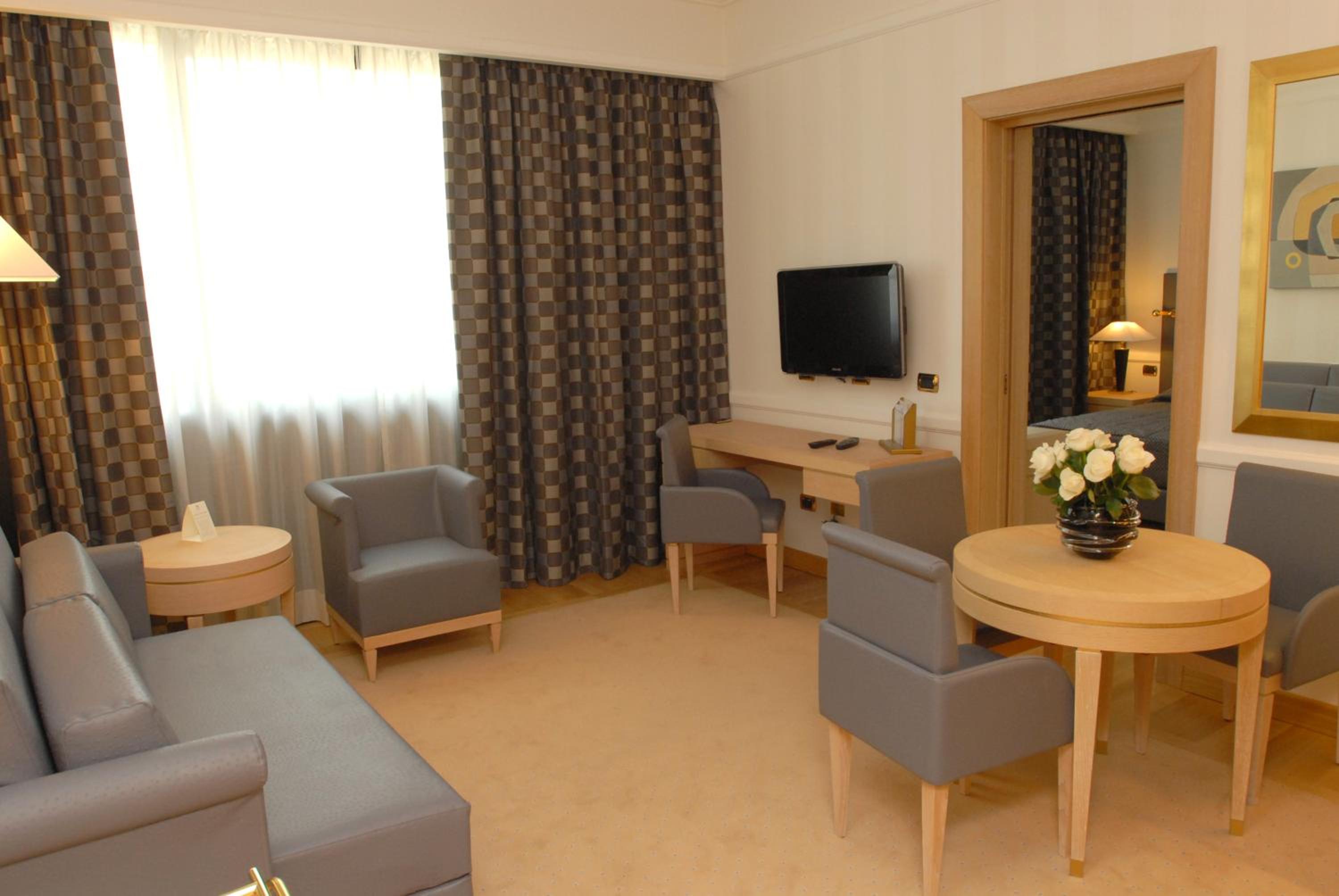 Suite - Photo 3