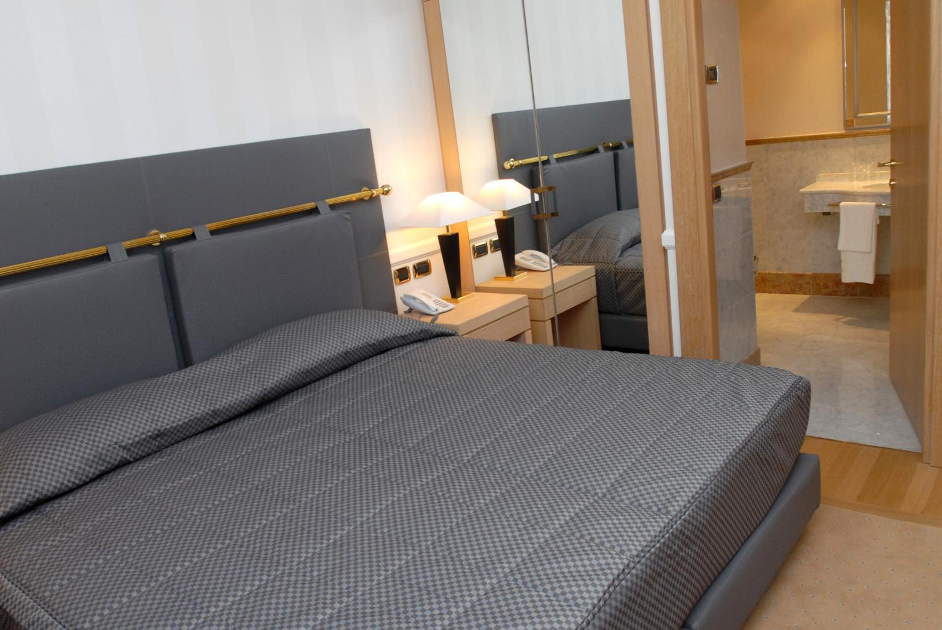 Suite - Photo 2