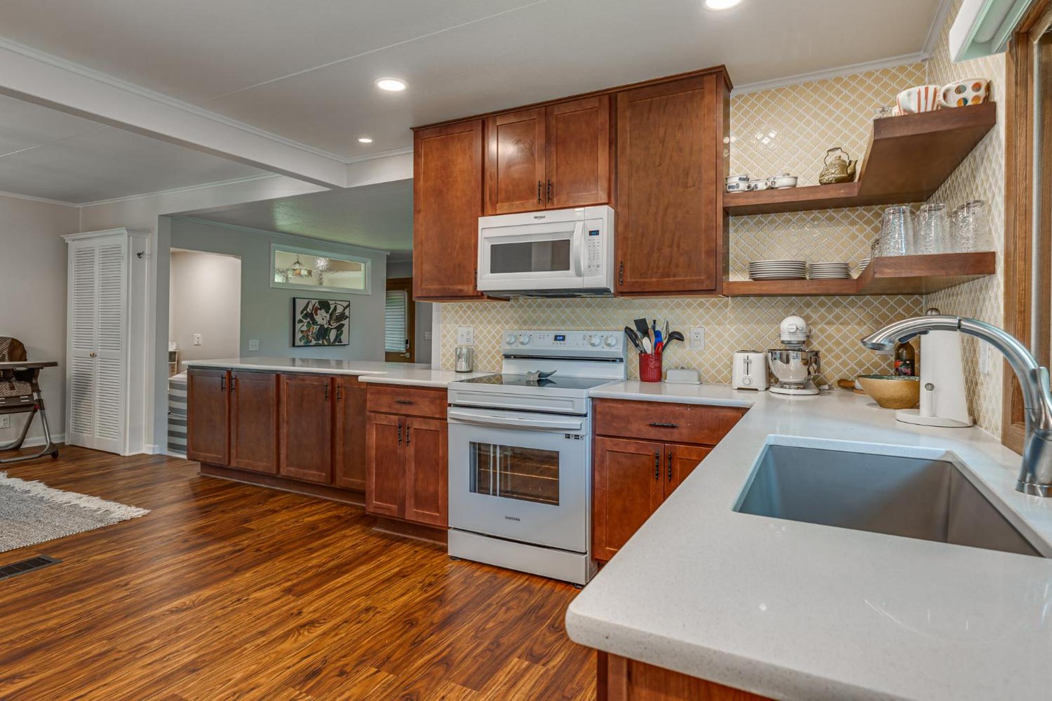 Three-Bedroom House photo 2