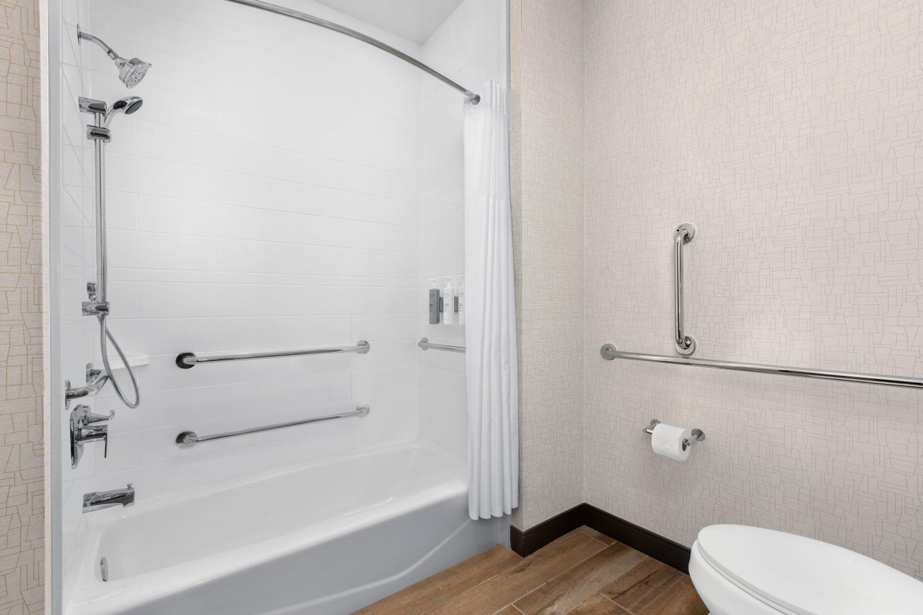 Queen Room with Two Queen Beds and Bath Tub - Mobility Access - Photo 3