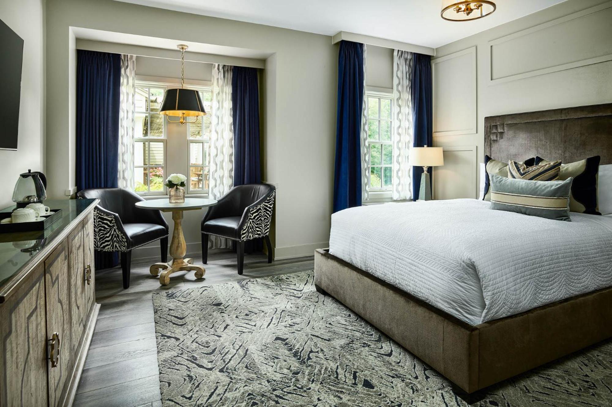 Deluxe Queen Room