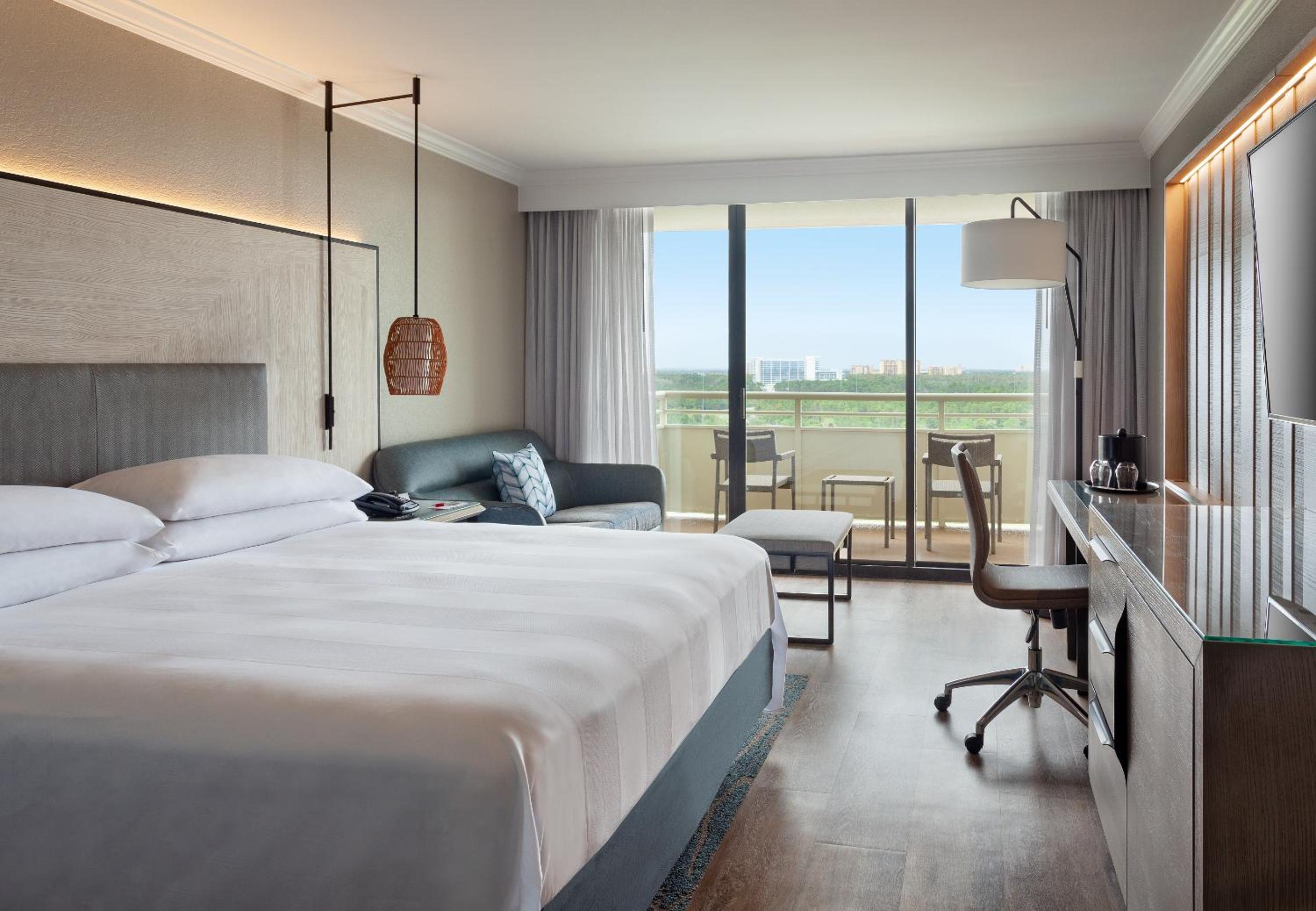 King Room with One King Bed (Non Smoking) (Accessible)