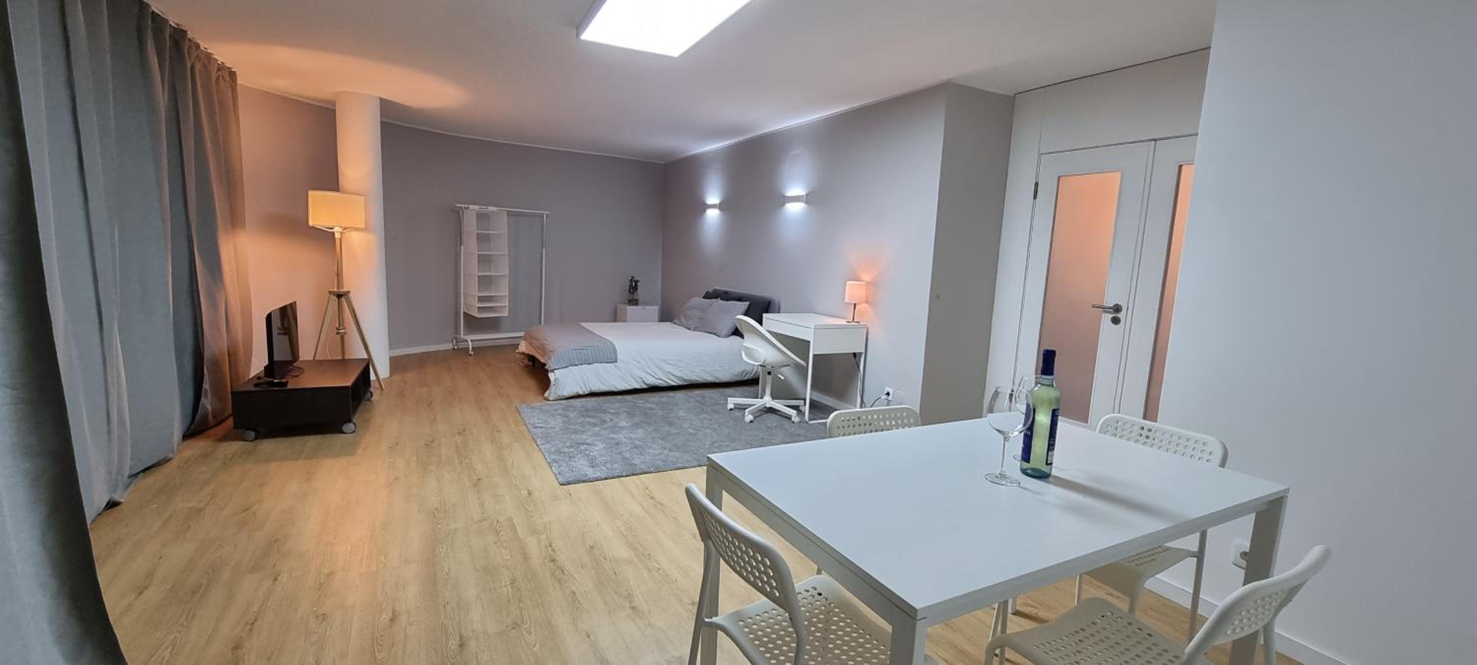 Family Room with Private Bathroom photo 2
