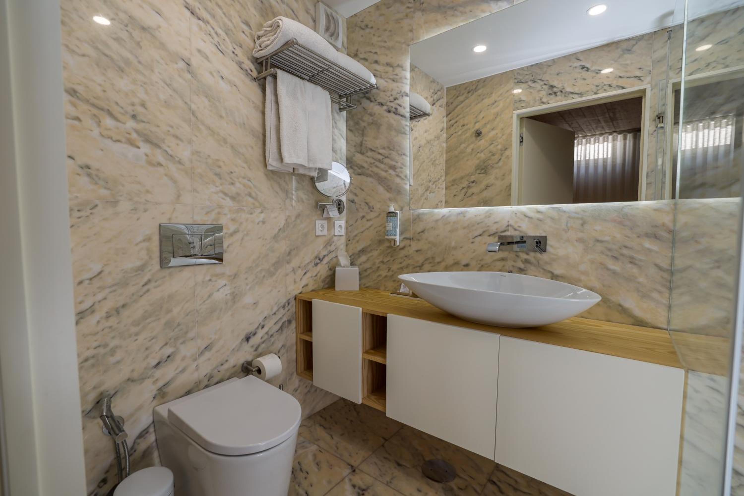 Studio Apartment - Photo 12