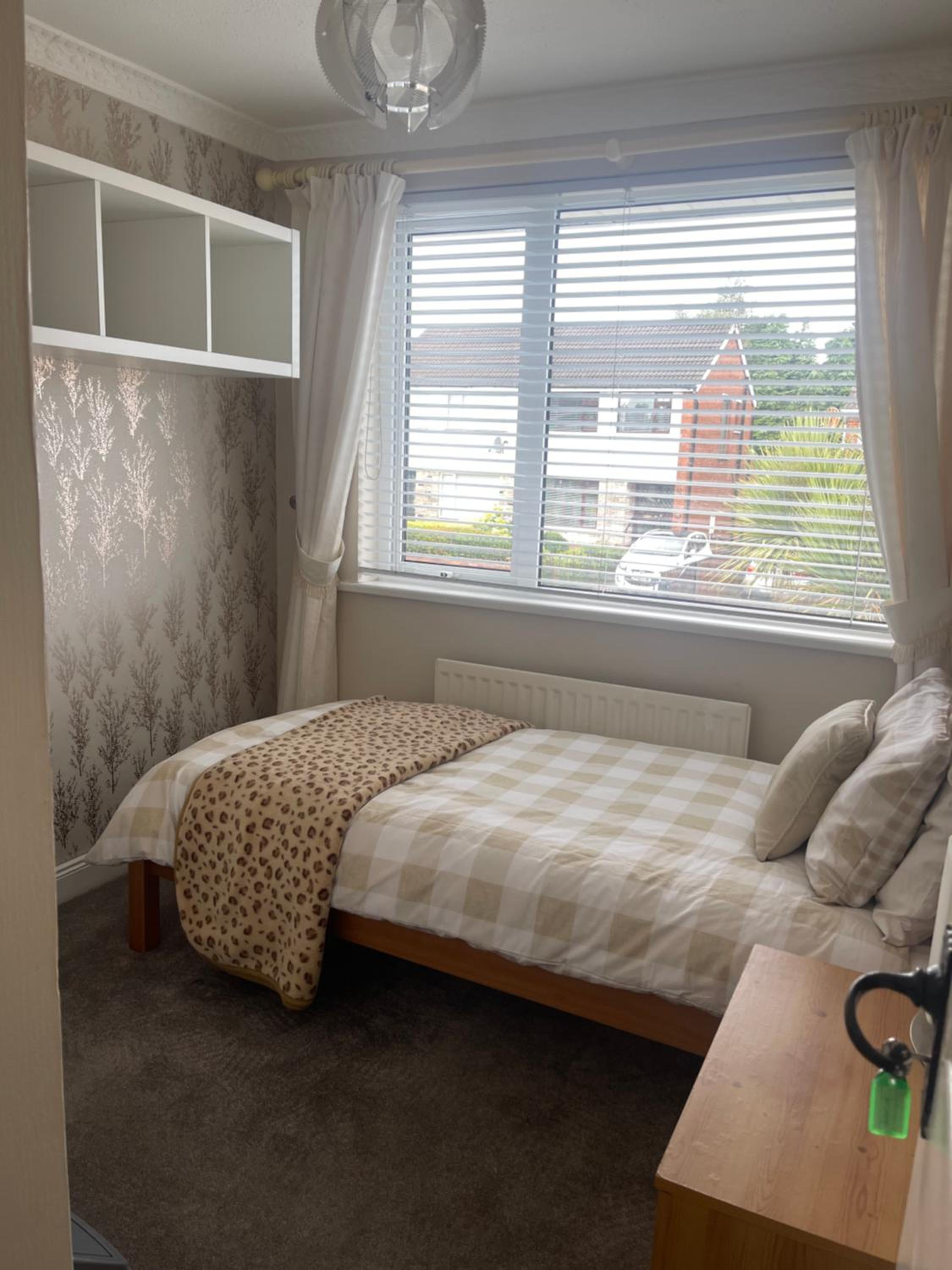 Single Room with Shared Bathroom photo 2