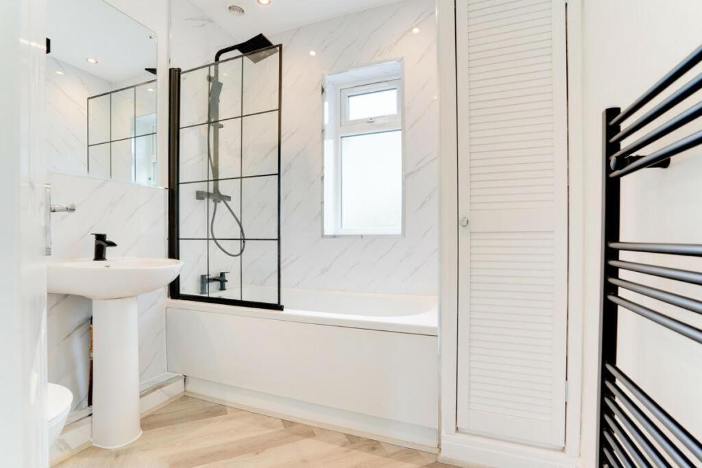 Three-Bedroom House photo 2