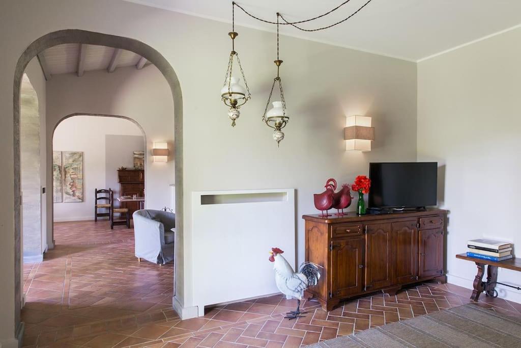 Five-Bedroom House photo 1