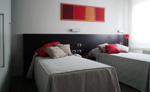 Double or Twin Room - Photo 1