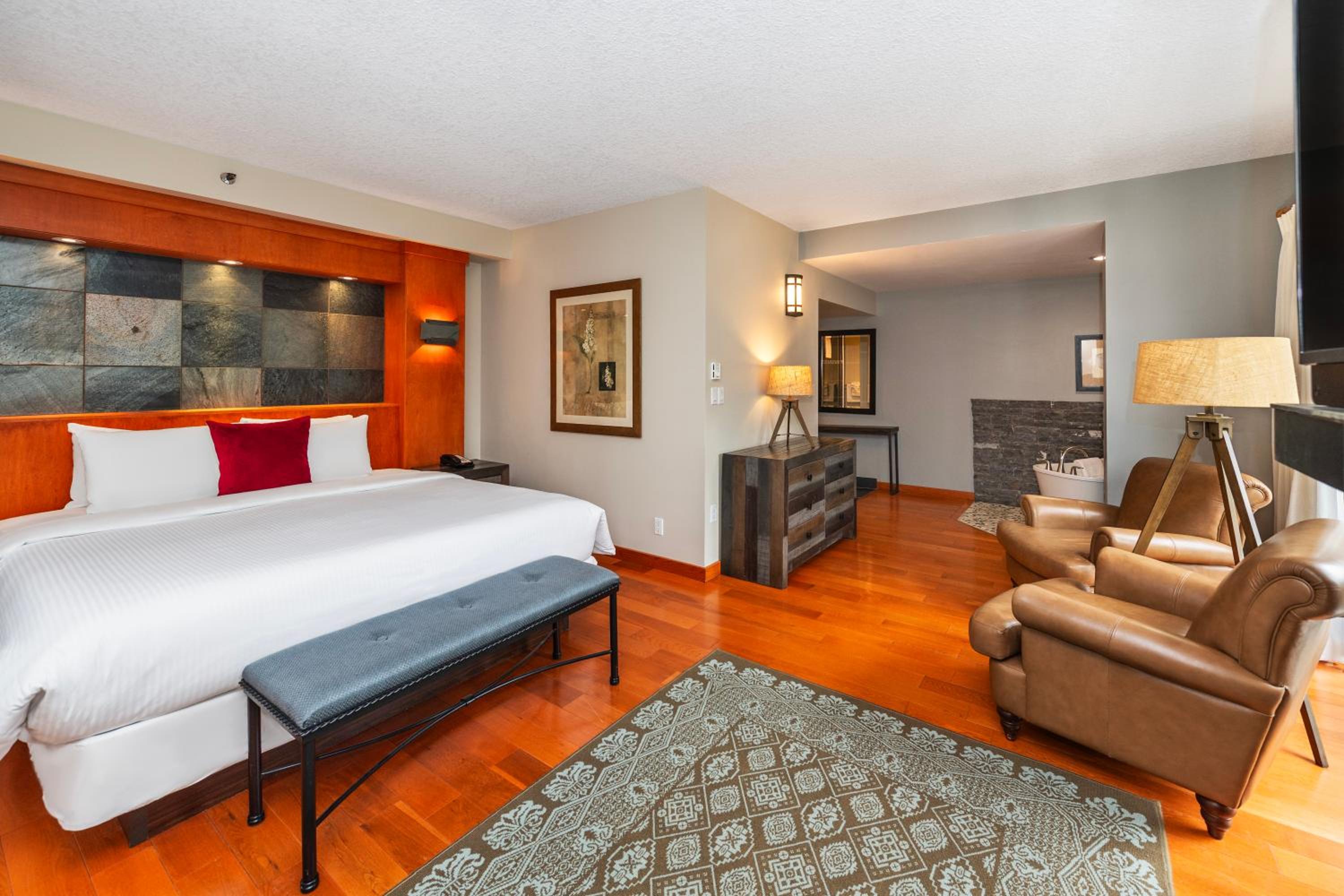 King Room with Soaker Tub