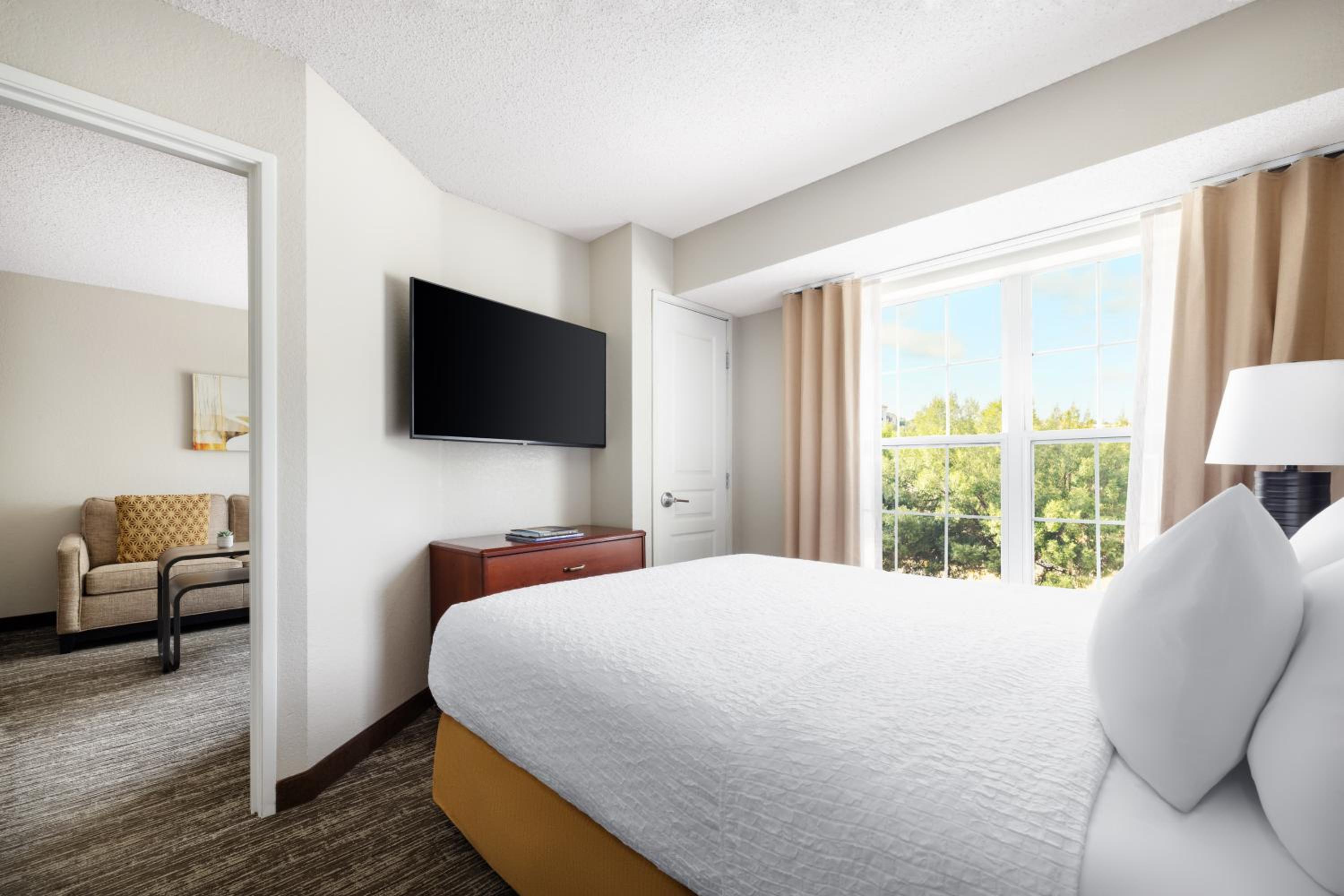 Queen Suite - Photo 9