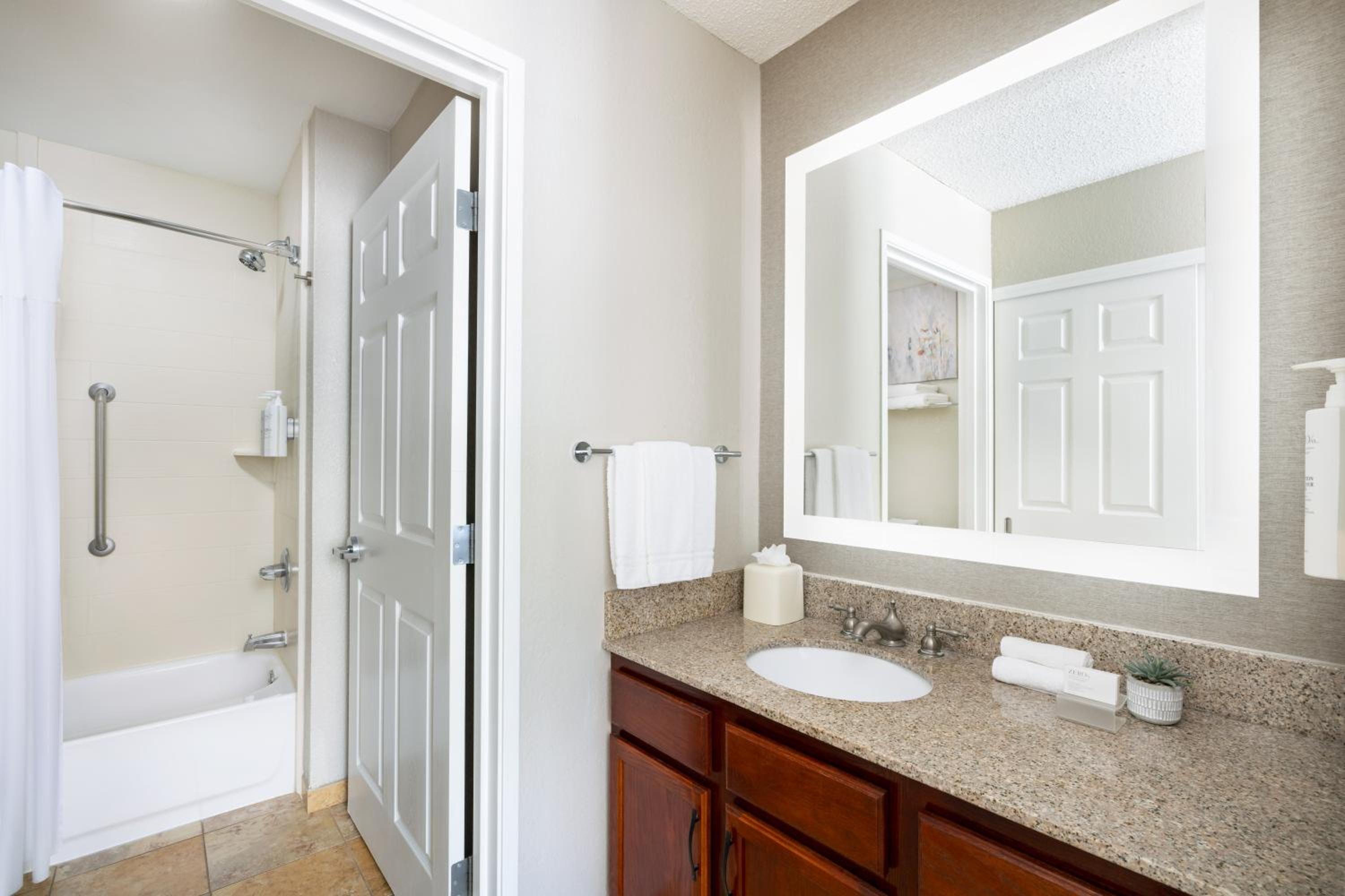 King Studio Suite - Photo 5