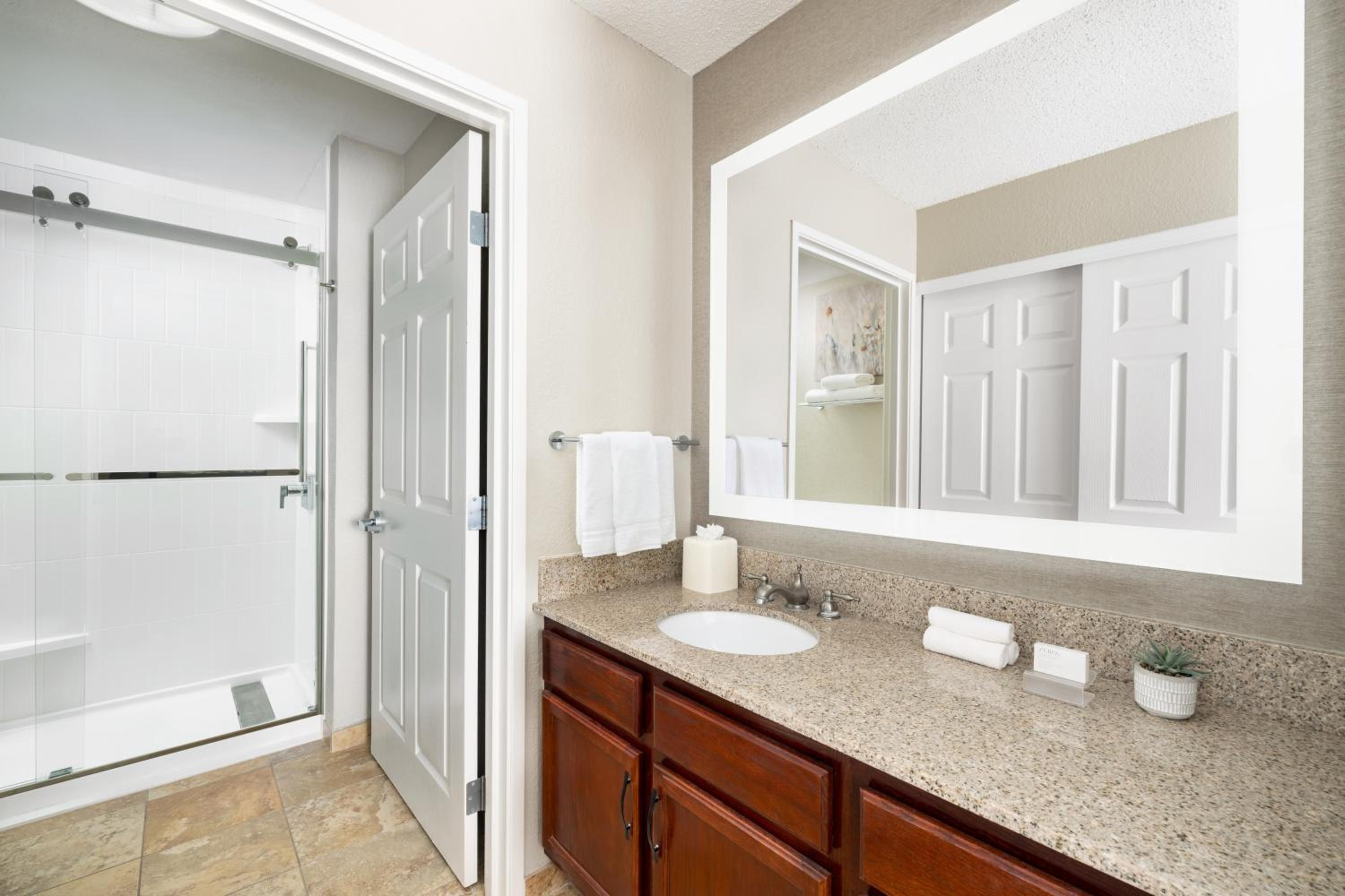 King Studio Suite - Photo 6