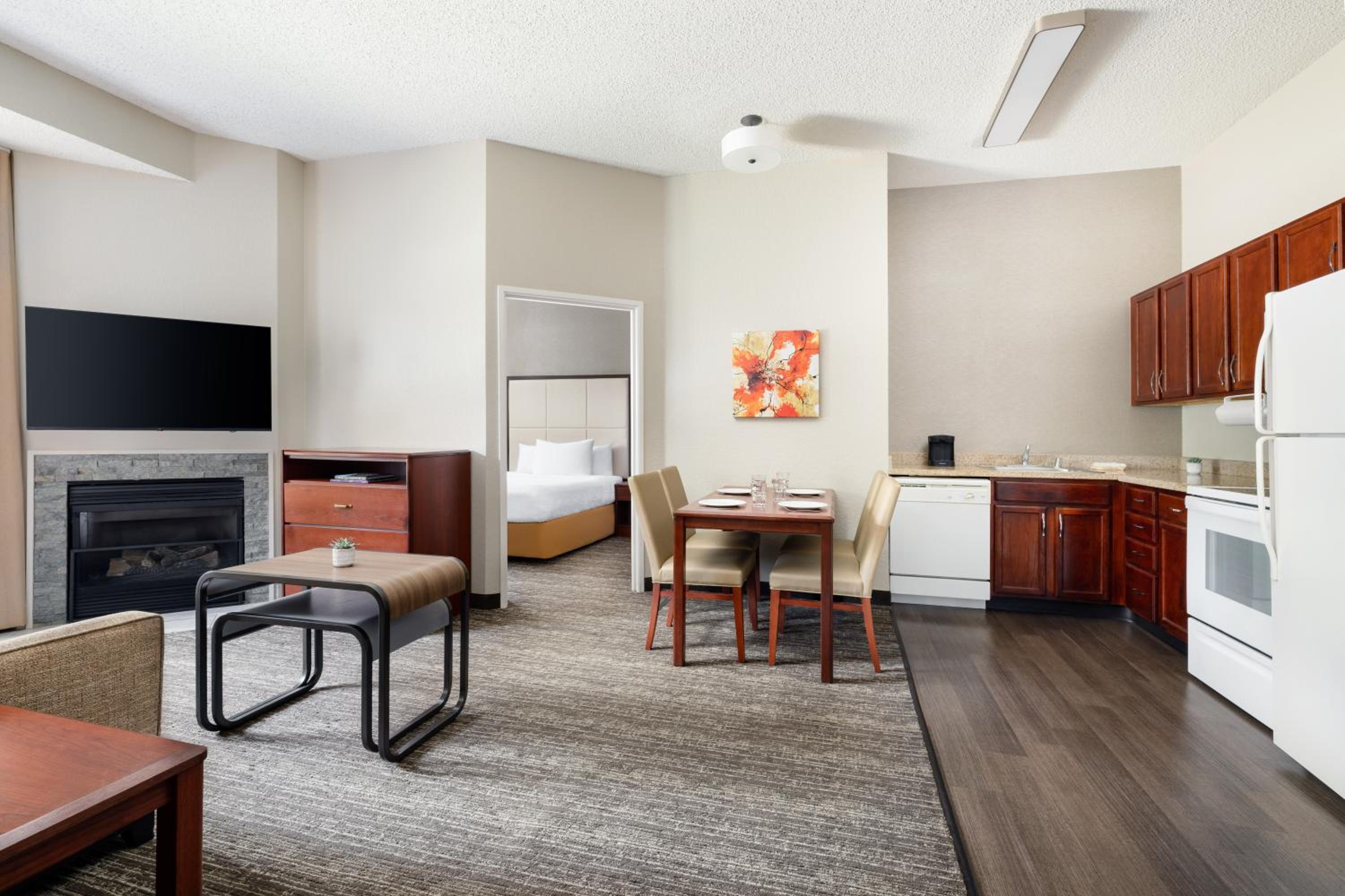 Queen Suite - Photo 13