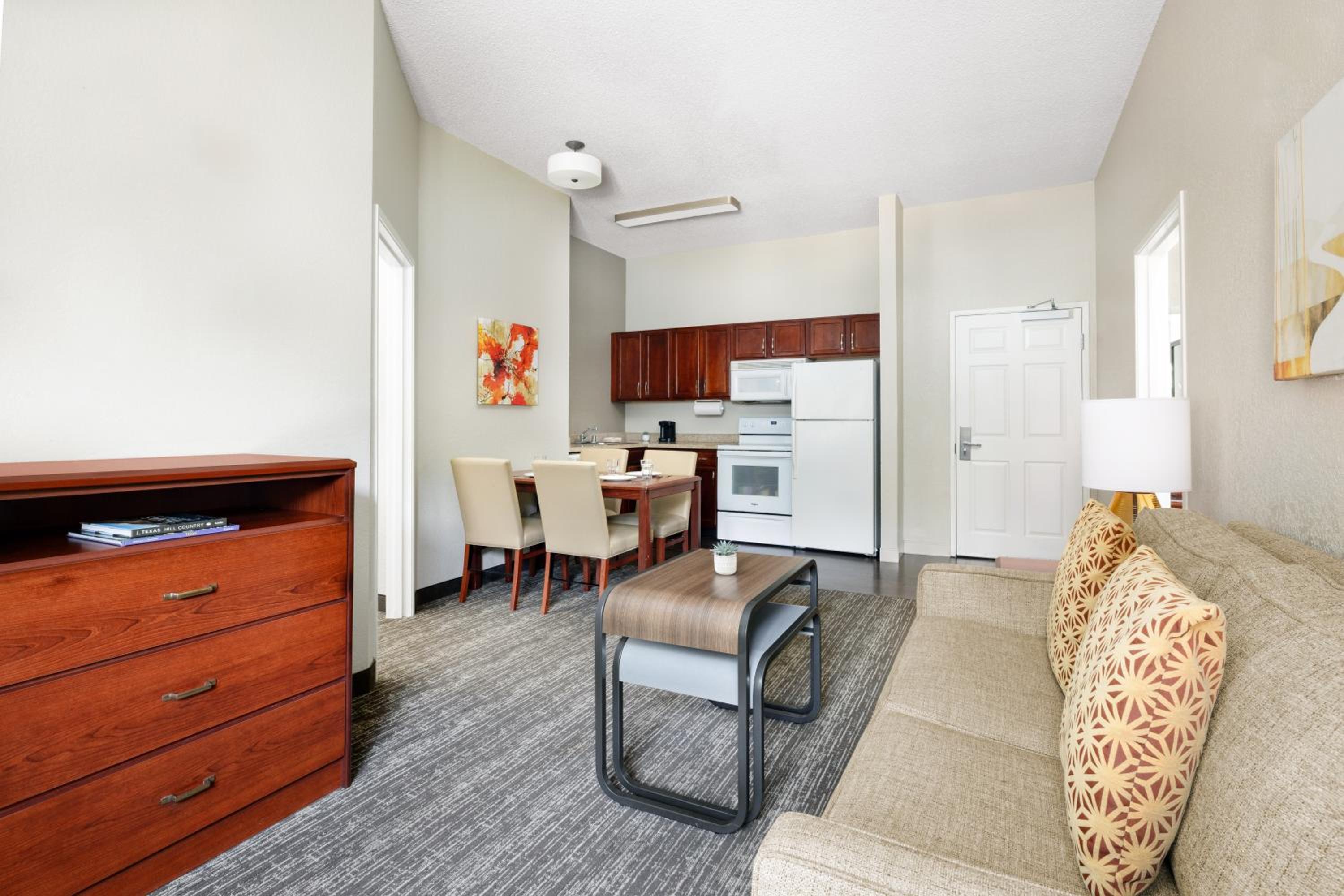 Two-Bedroom Suite with Two Queen Beds and Two Bathrooms - Photo 14