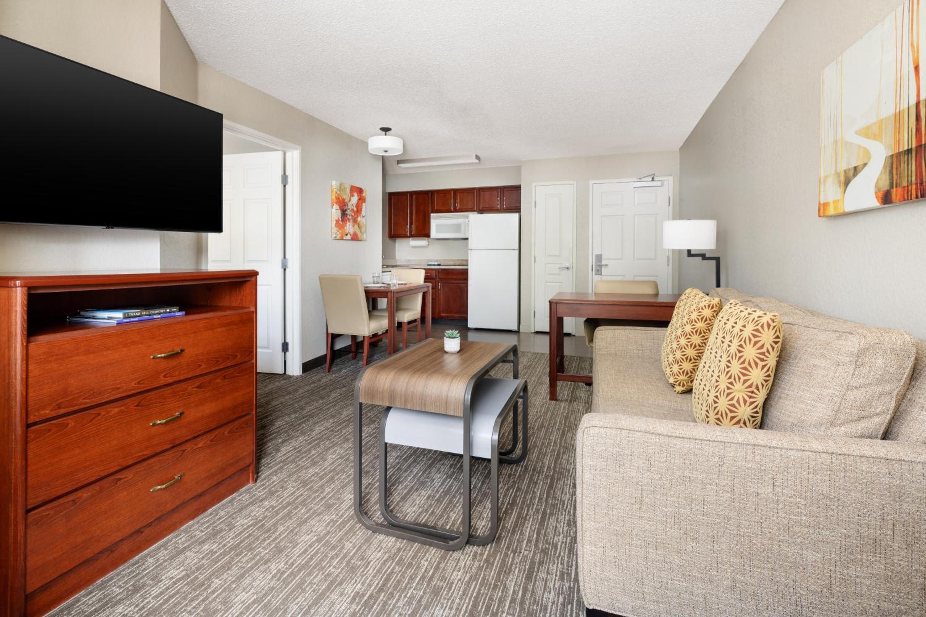 Queen Suite - Photo 12
