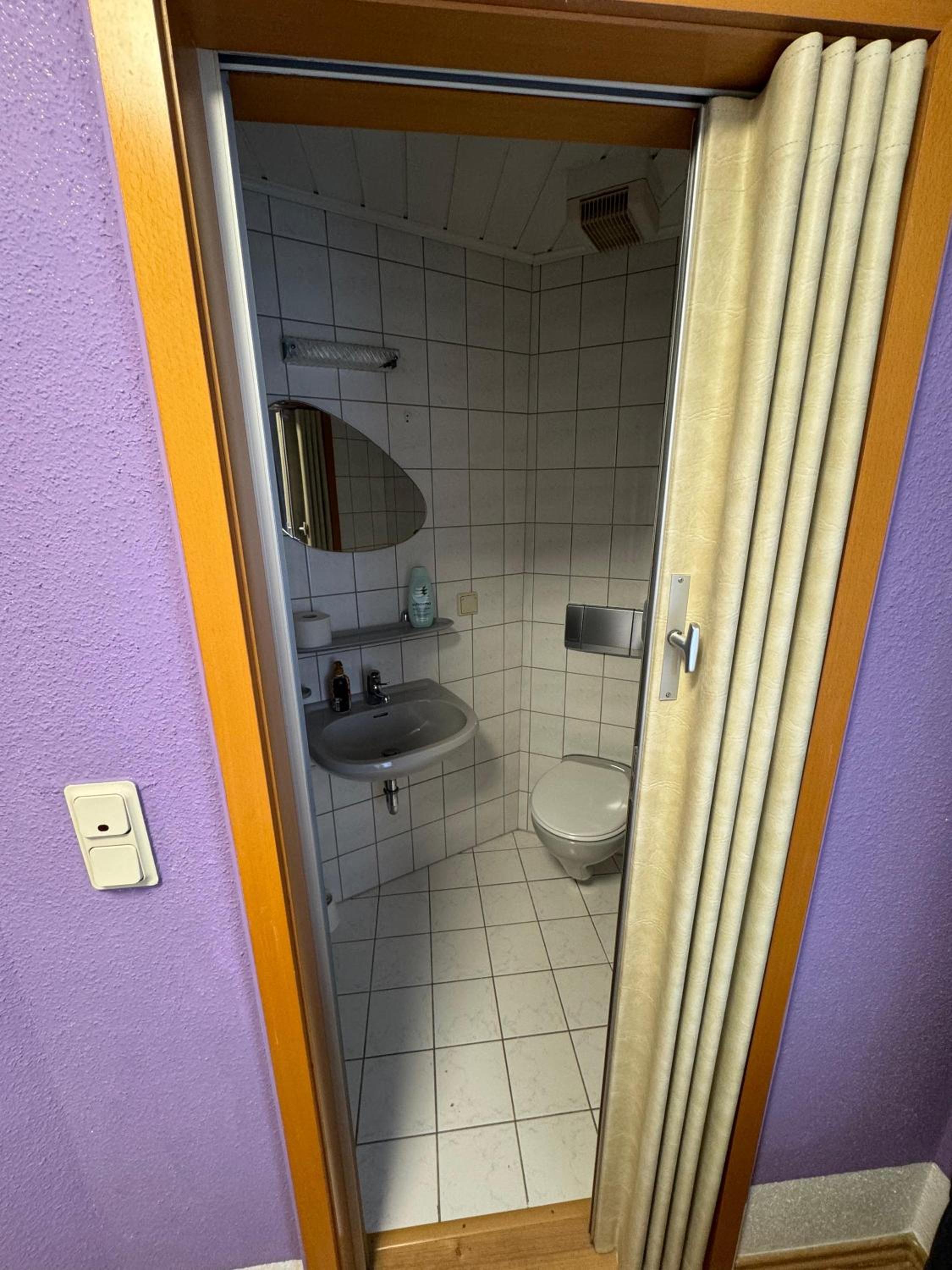 Single Room with Private Bathroom photo 3