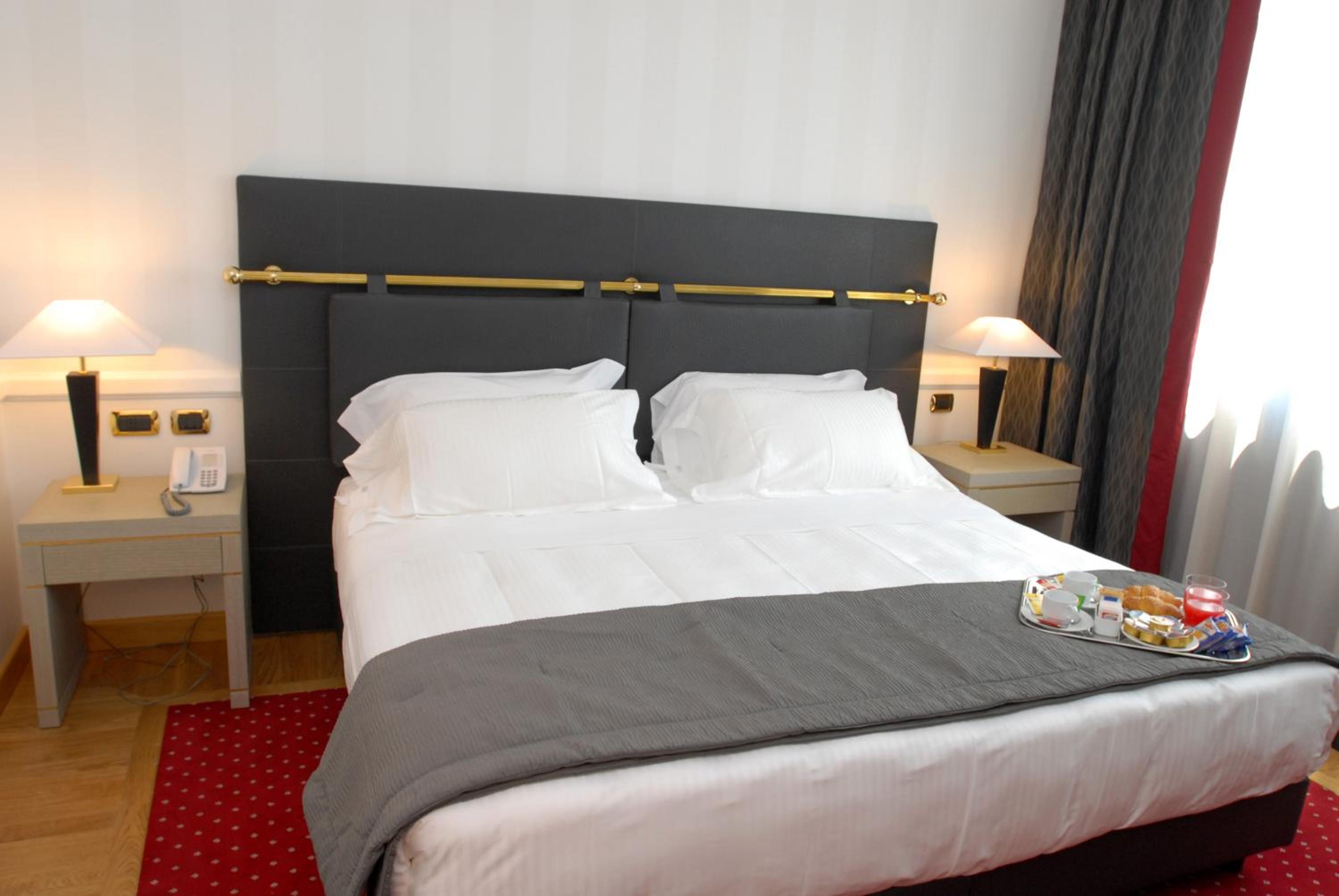Suite - Photo 8
