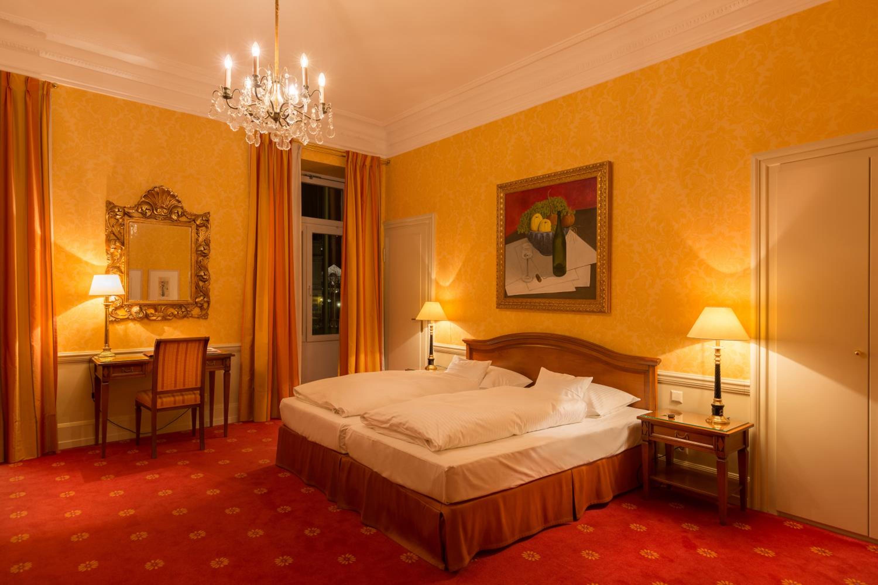 Premium Double Room with Park View - Photo 5