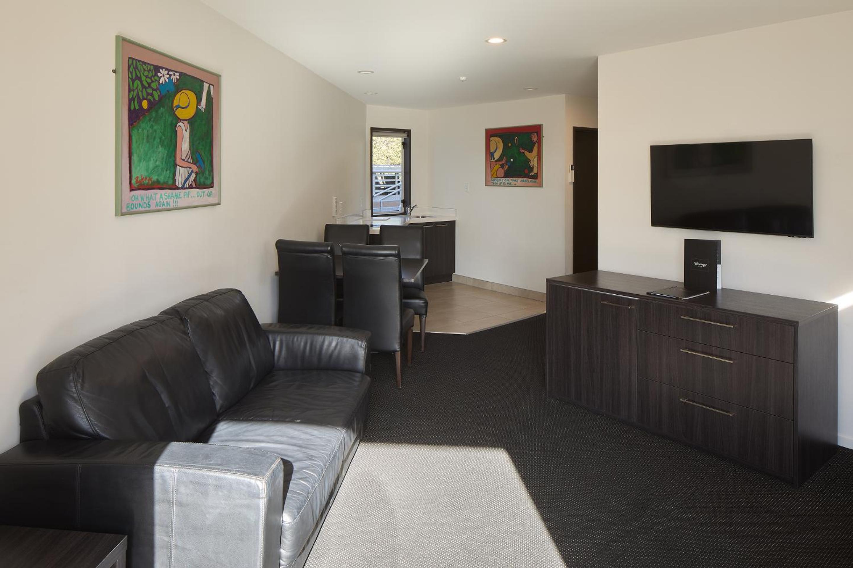 Deluxe Two-Bedroom Apartment - Photo 3