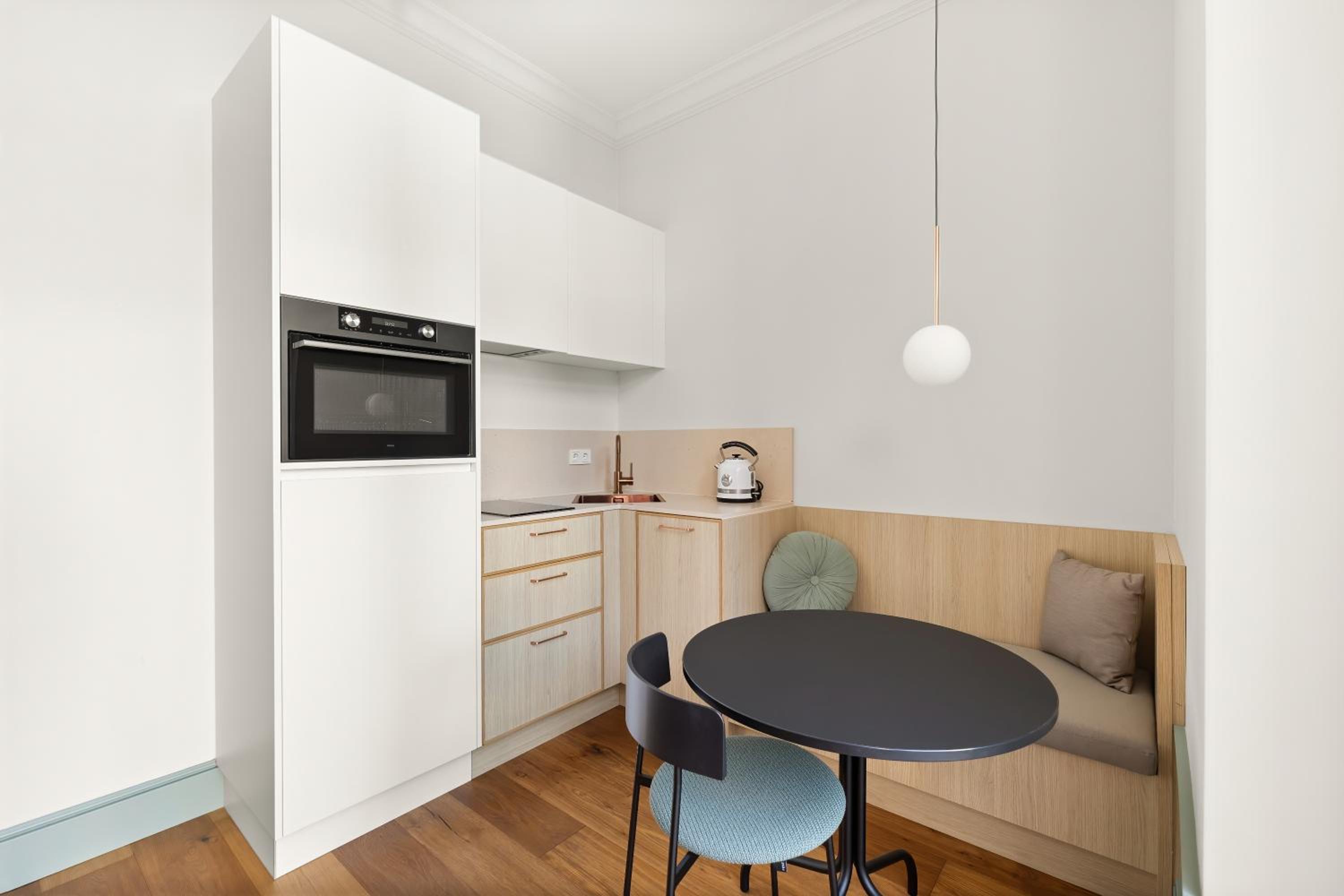 Deluxe Apartment with Balcony