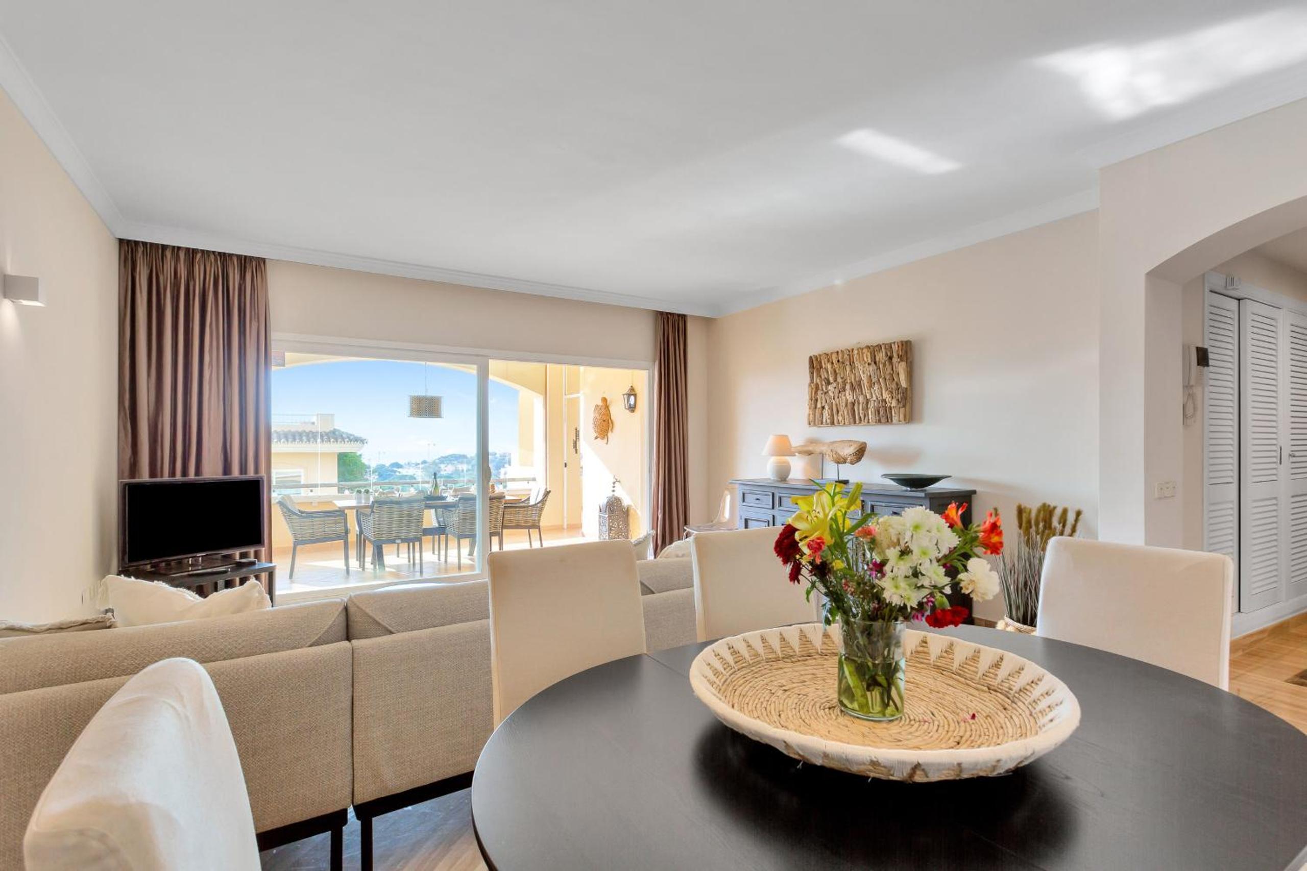 Apartamento de tres habitaciones con vista al mar