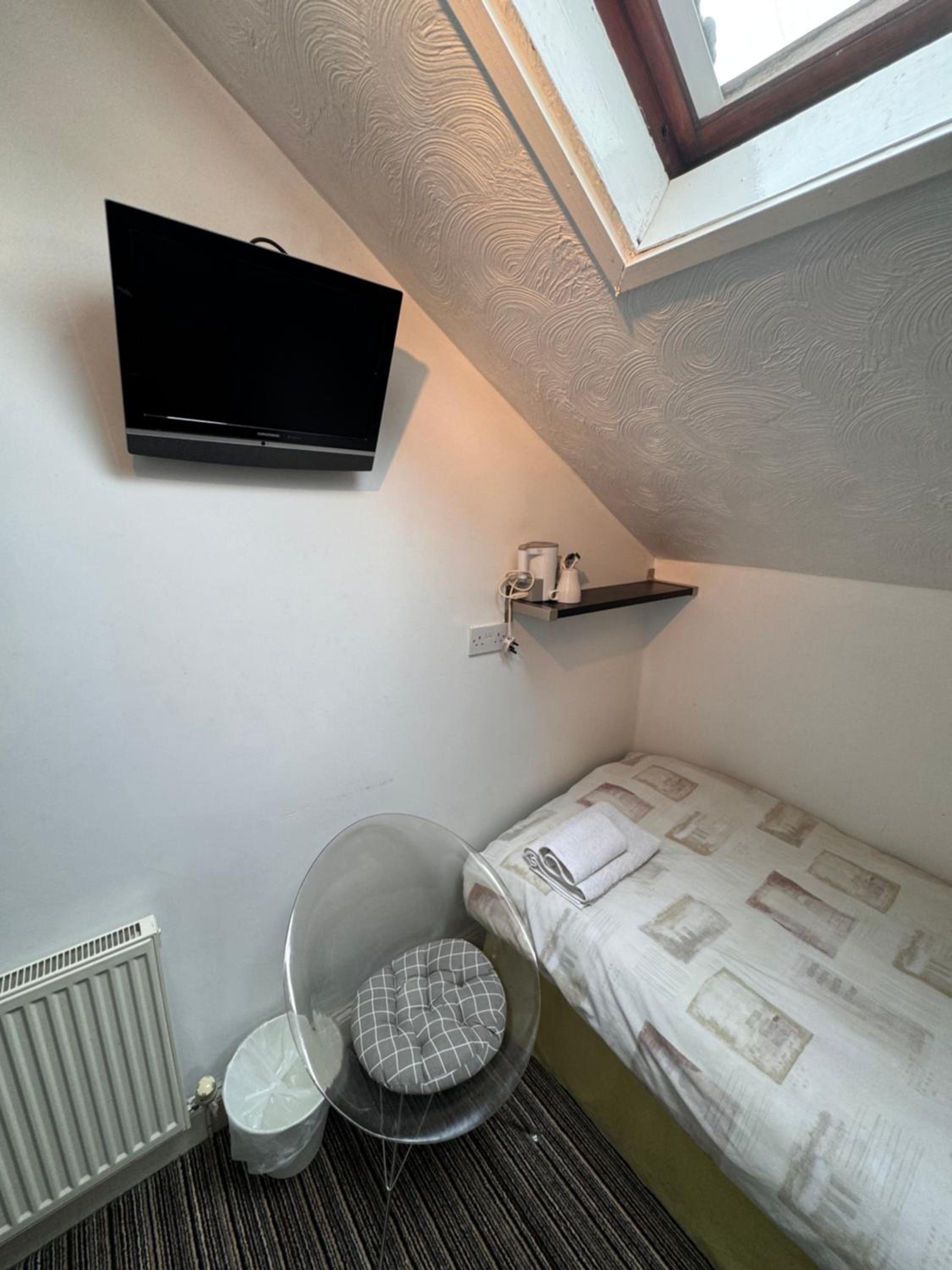 Single Room photo 3