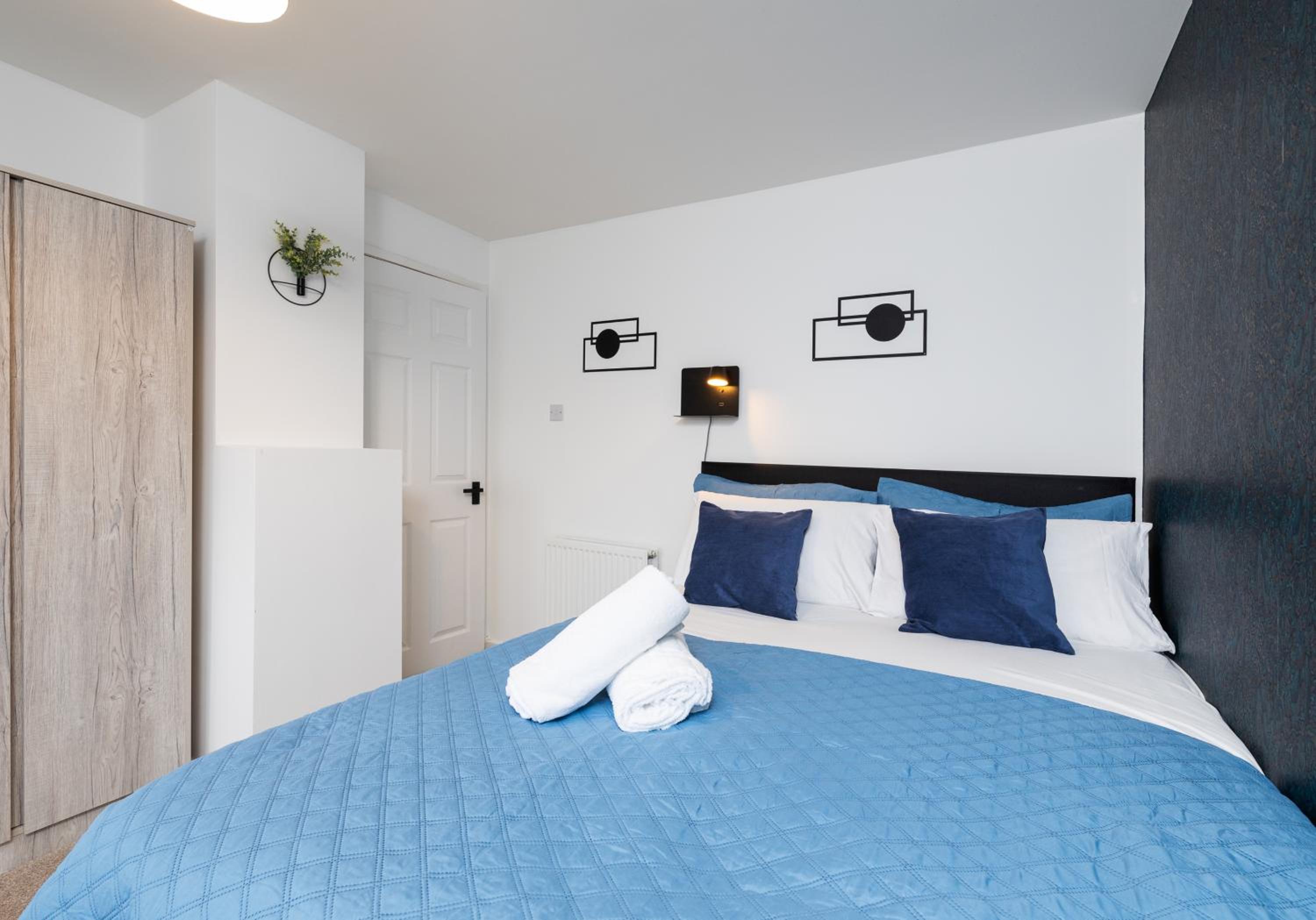 Three-Bedroom House photo 3