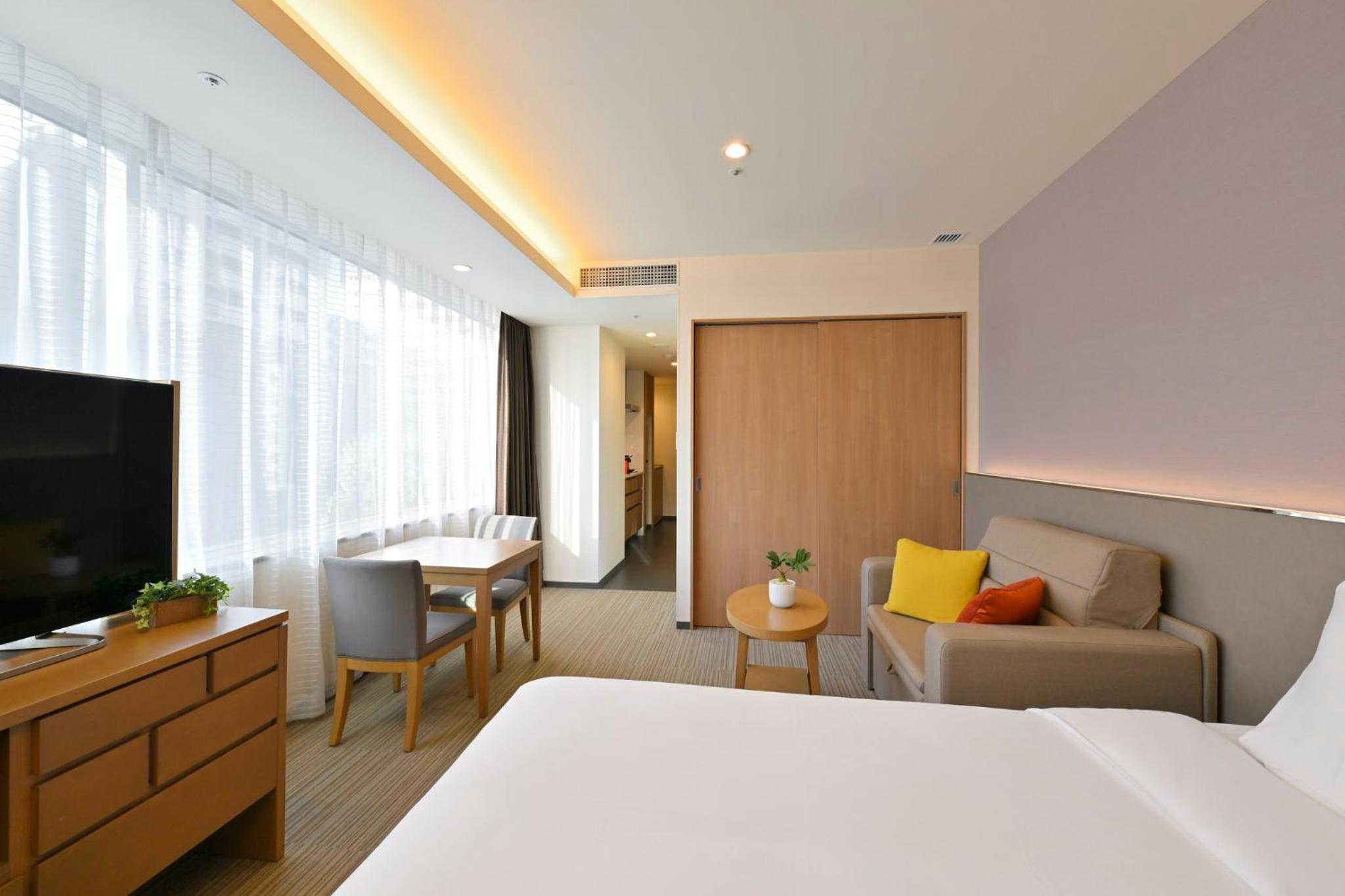 Corner Suite with Two Single Beds and Refreshment Bar Access