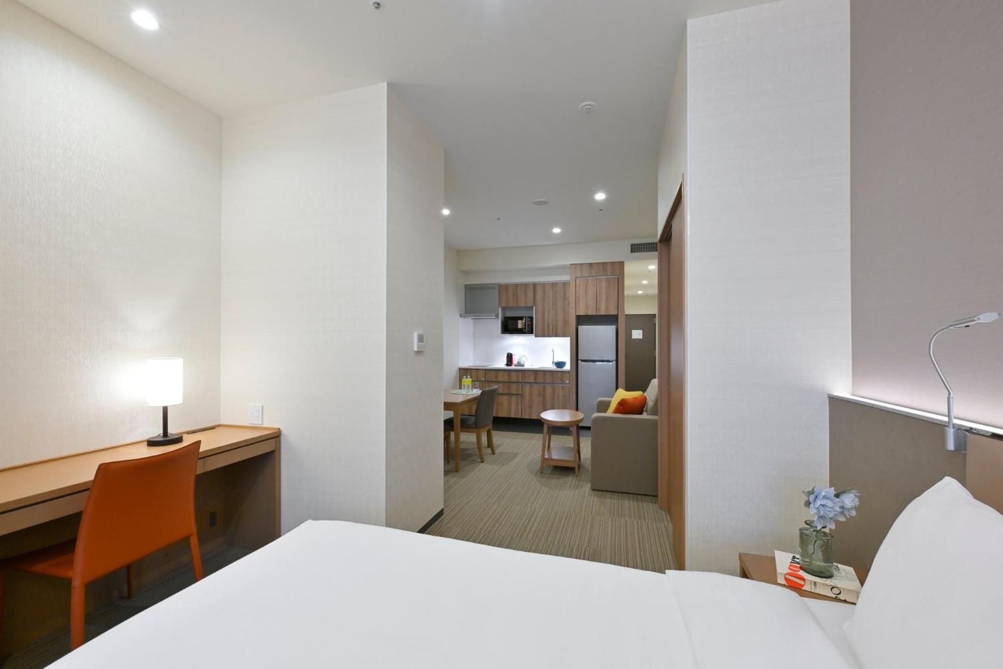 Suite with Two Single Beds and Refreshment Bar Access