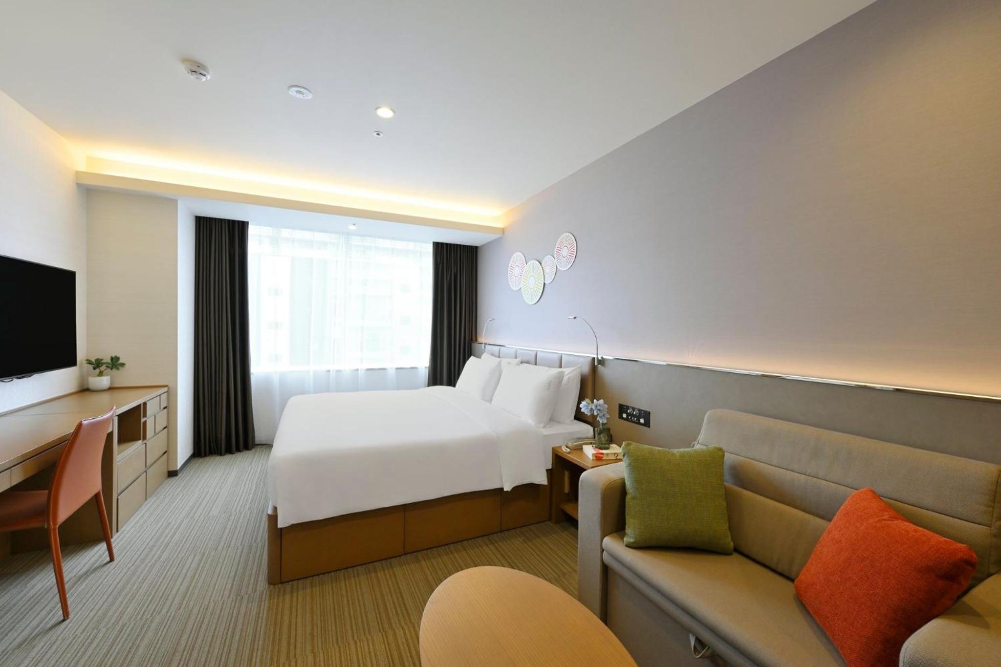 King Suite with City View