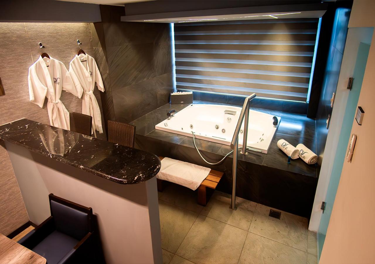 Master Suite with Spa Bath photo 3