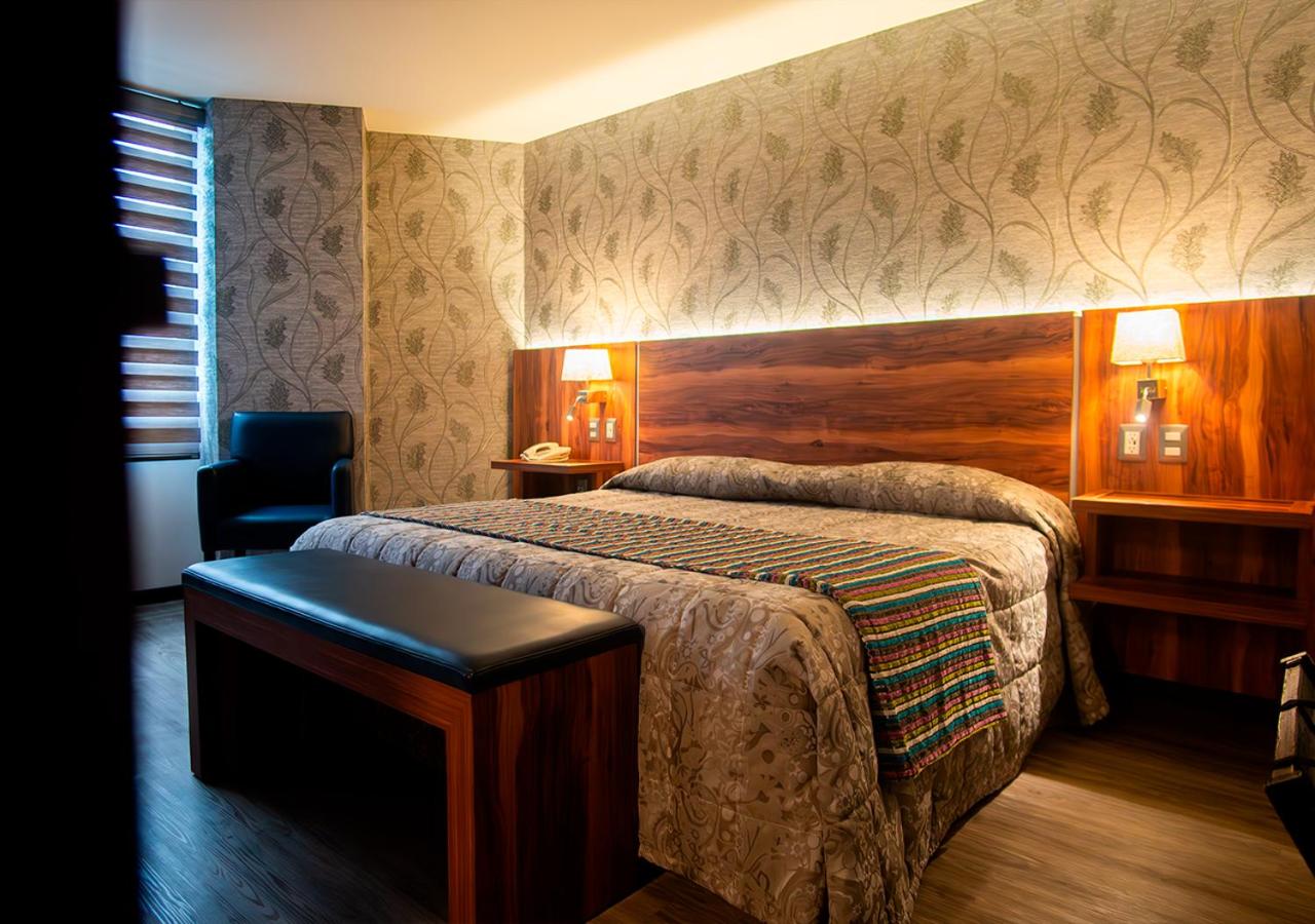 Master Suite with Spa Bath photo 2