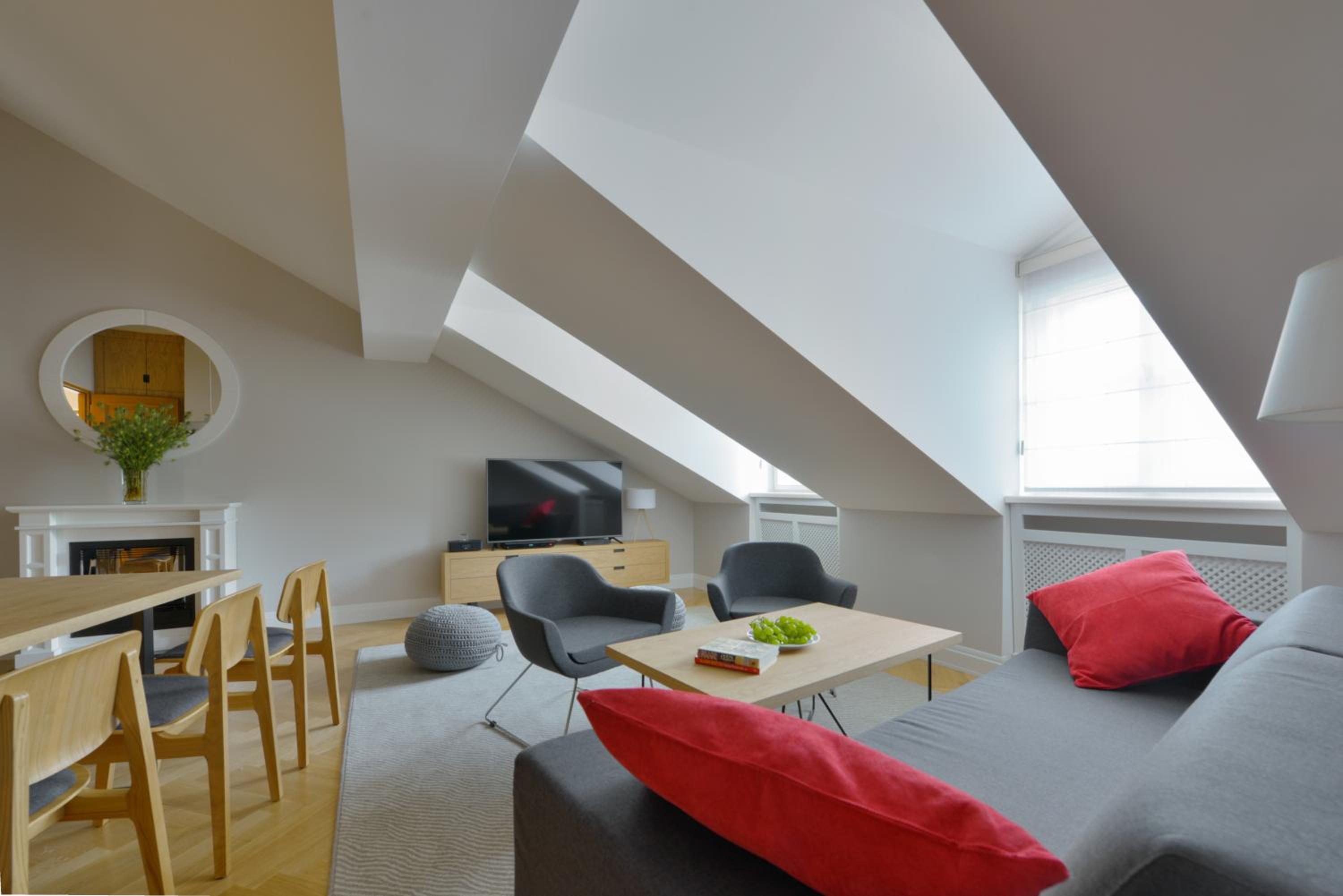 Three-Bedroom Penthouse Apartment with Fireplace photo 3
