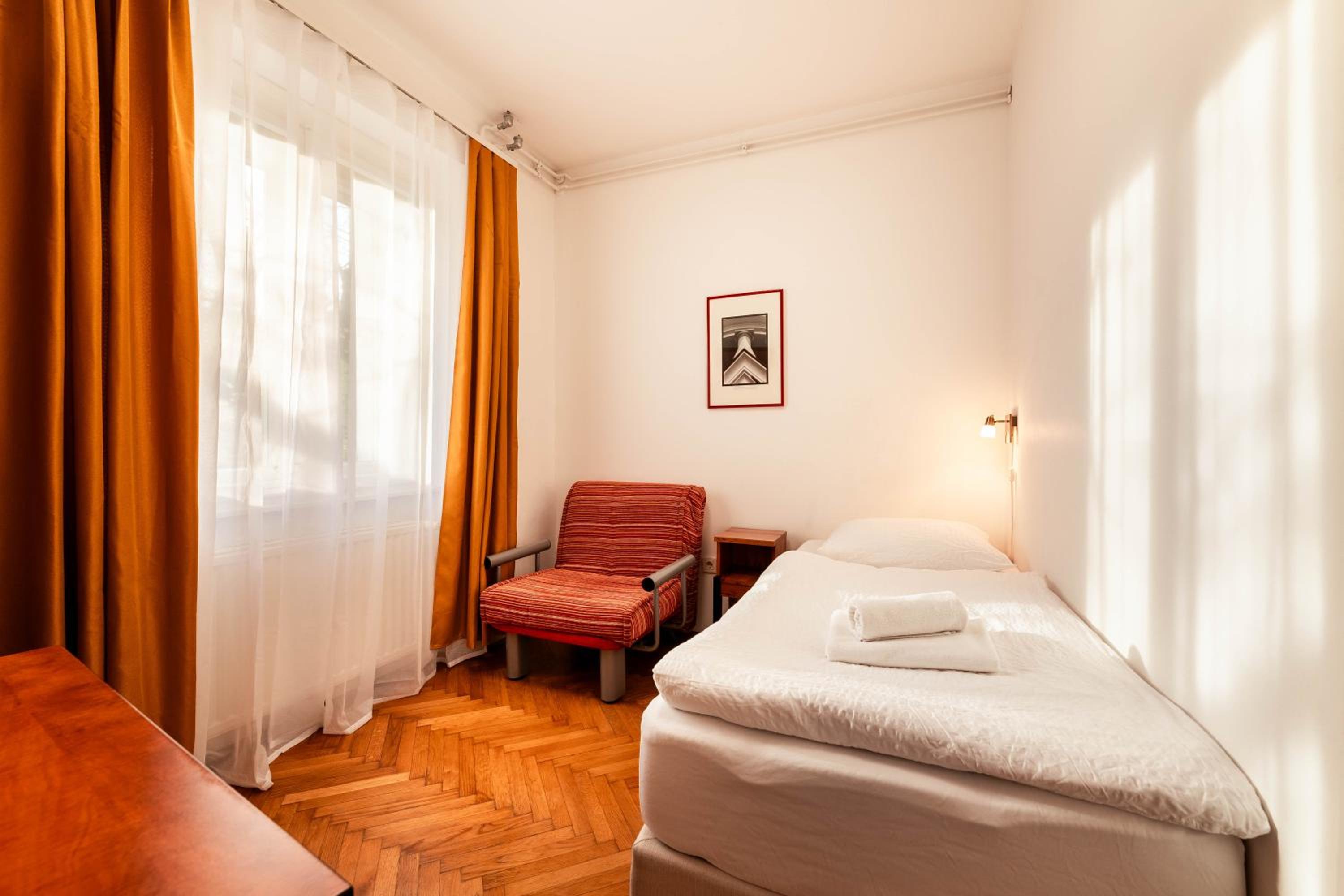 Single Room photo 1