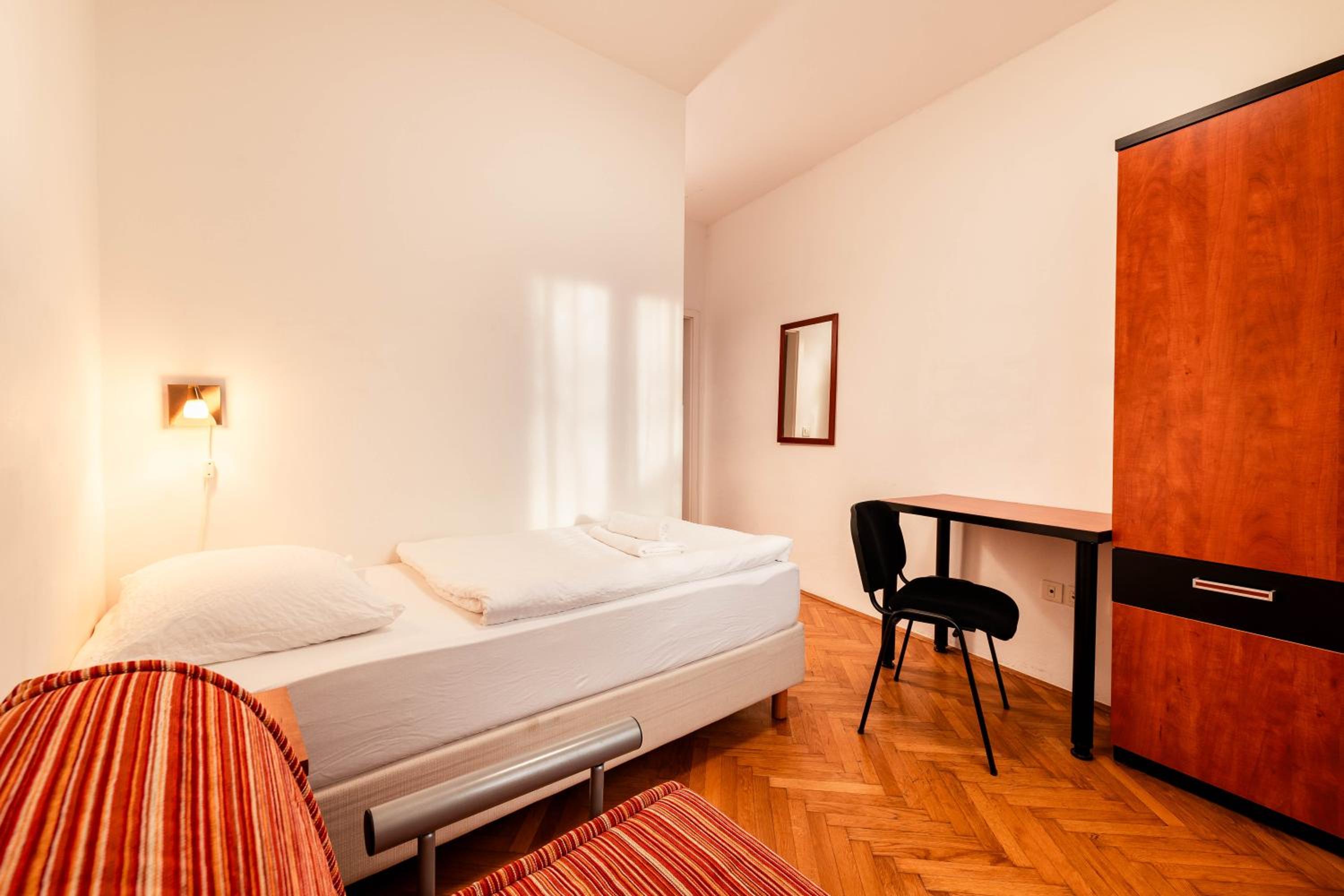 Single Room photo 2